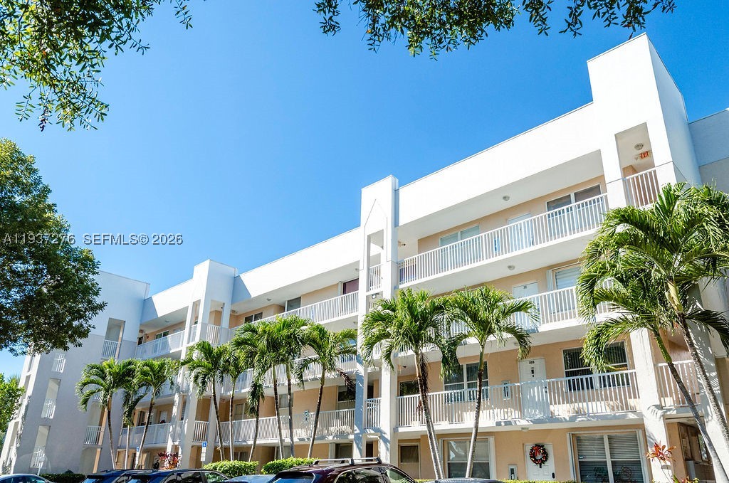 2601 N Nob Hill Rd 402 — photo