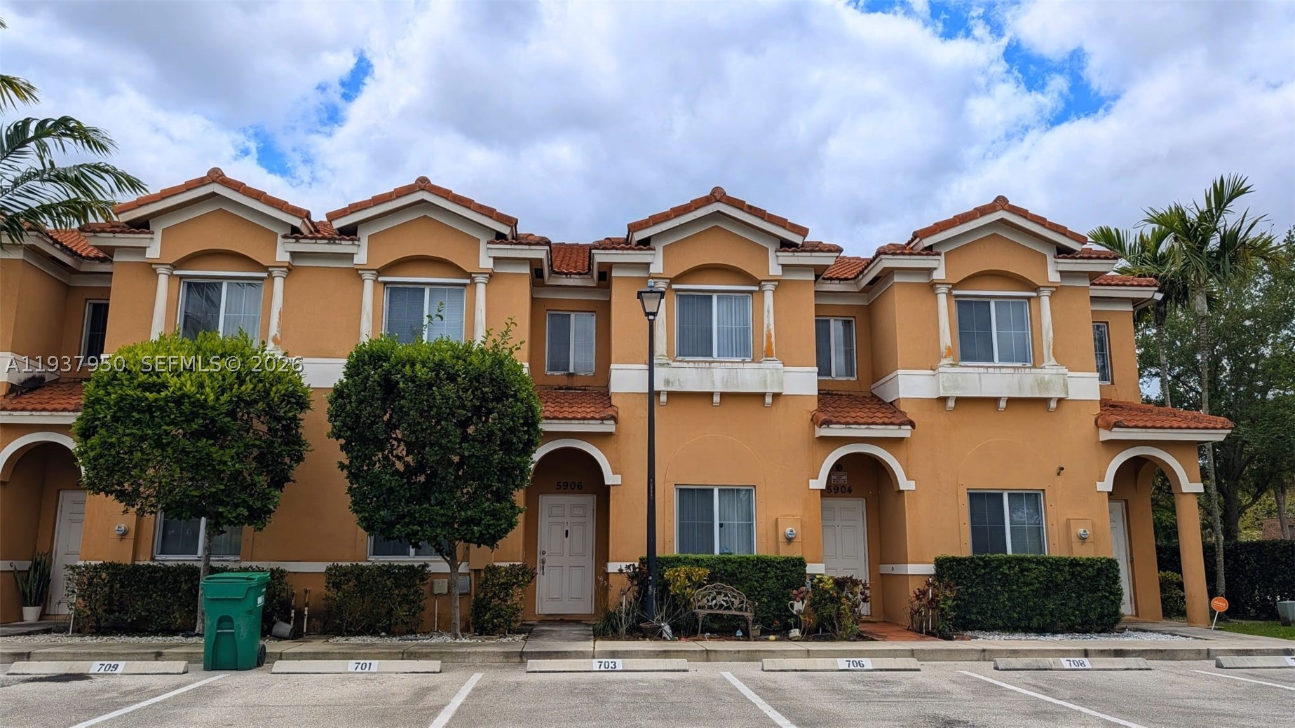 5906 Woodlands Blvd — photo