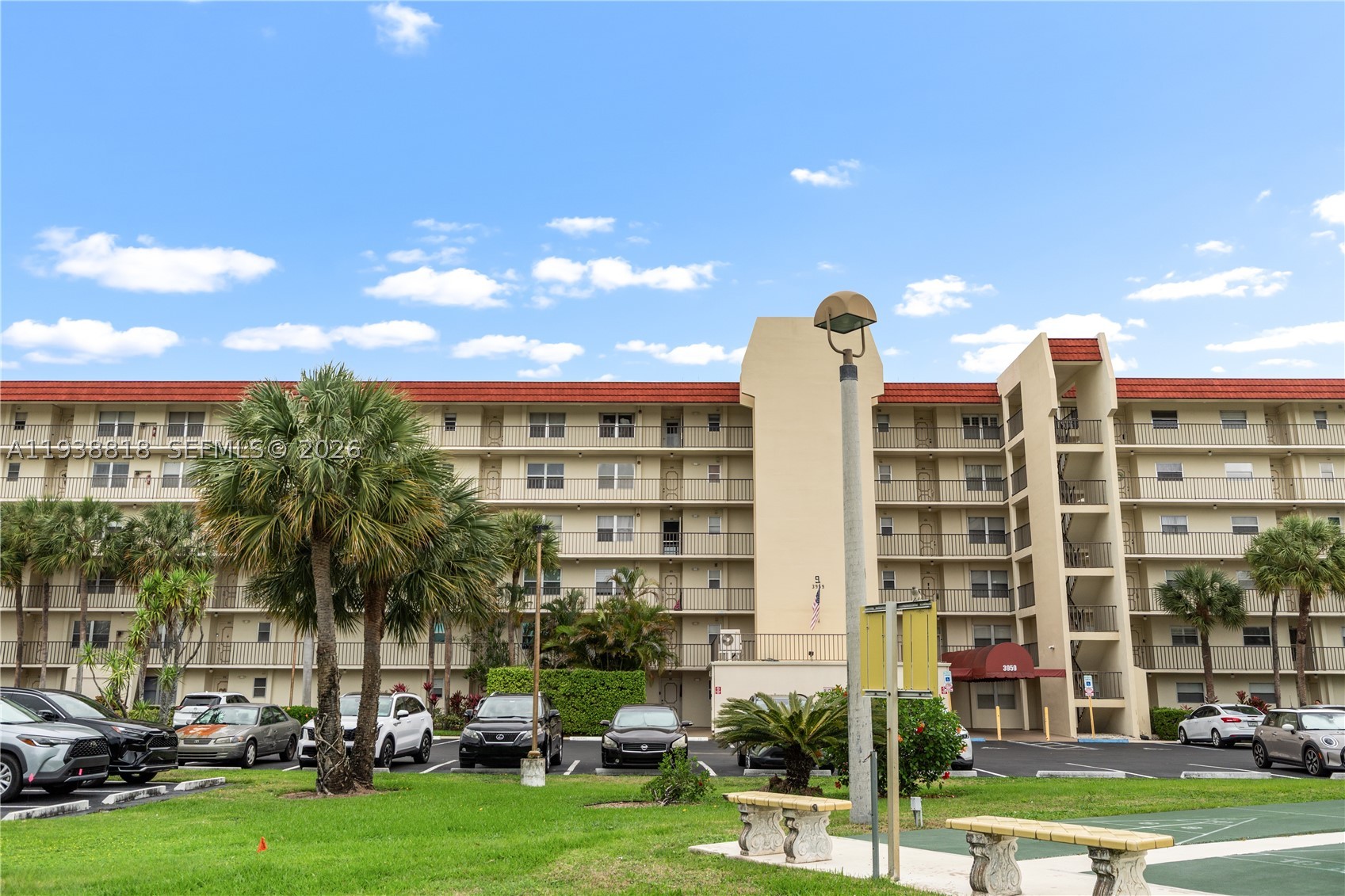3959 Via Poinciana 605 — photo