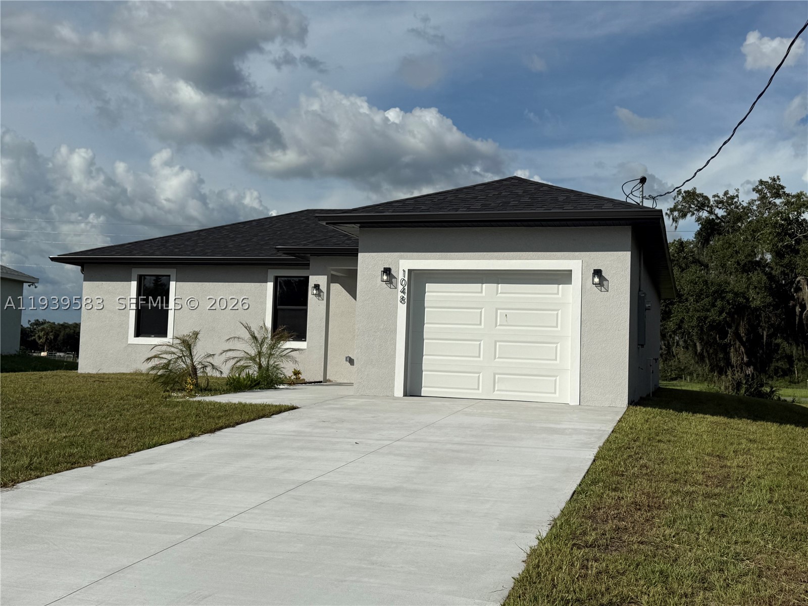 1048 Jay Ct — photo