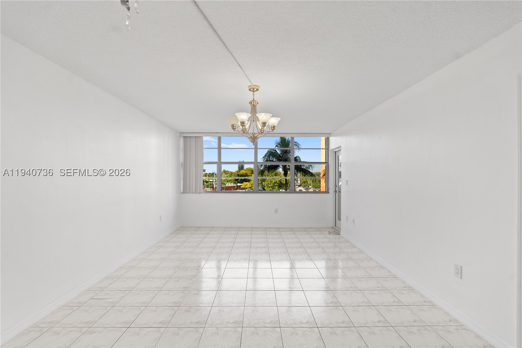 1351 NE Miami Gardens Dr 301E — photo