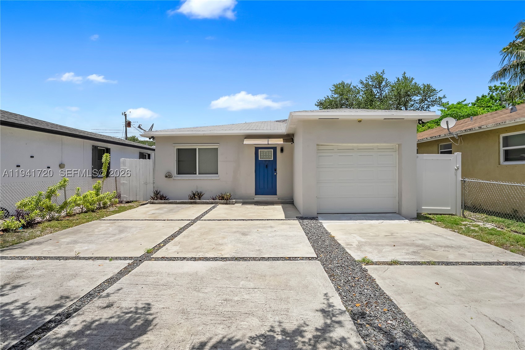 2227 Cody St — photo