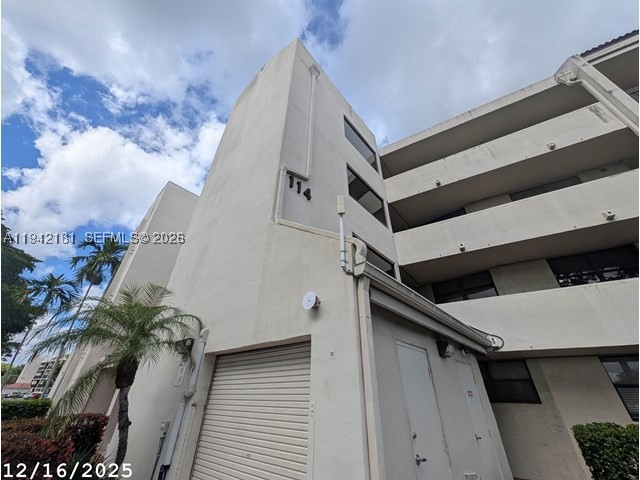 114 Lake Emerald Dr 104 — photo