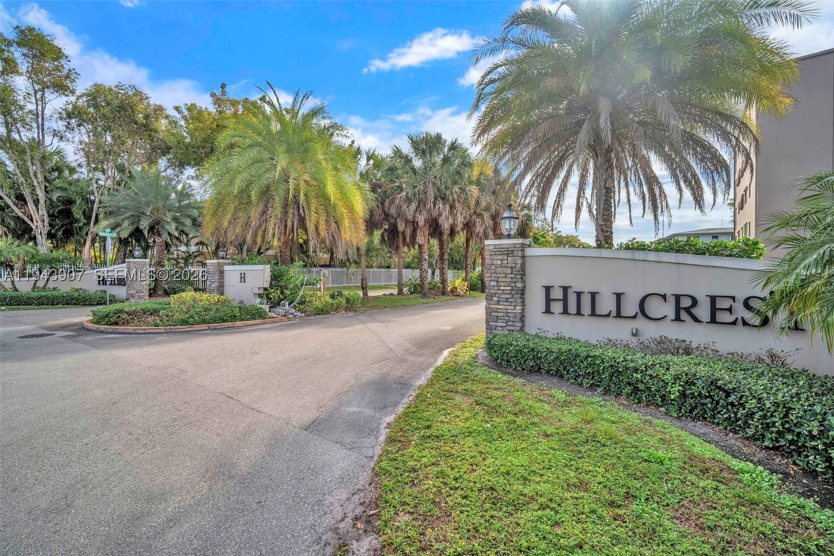 1201 Hillcrest Ct Unit 102 — photo