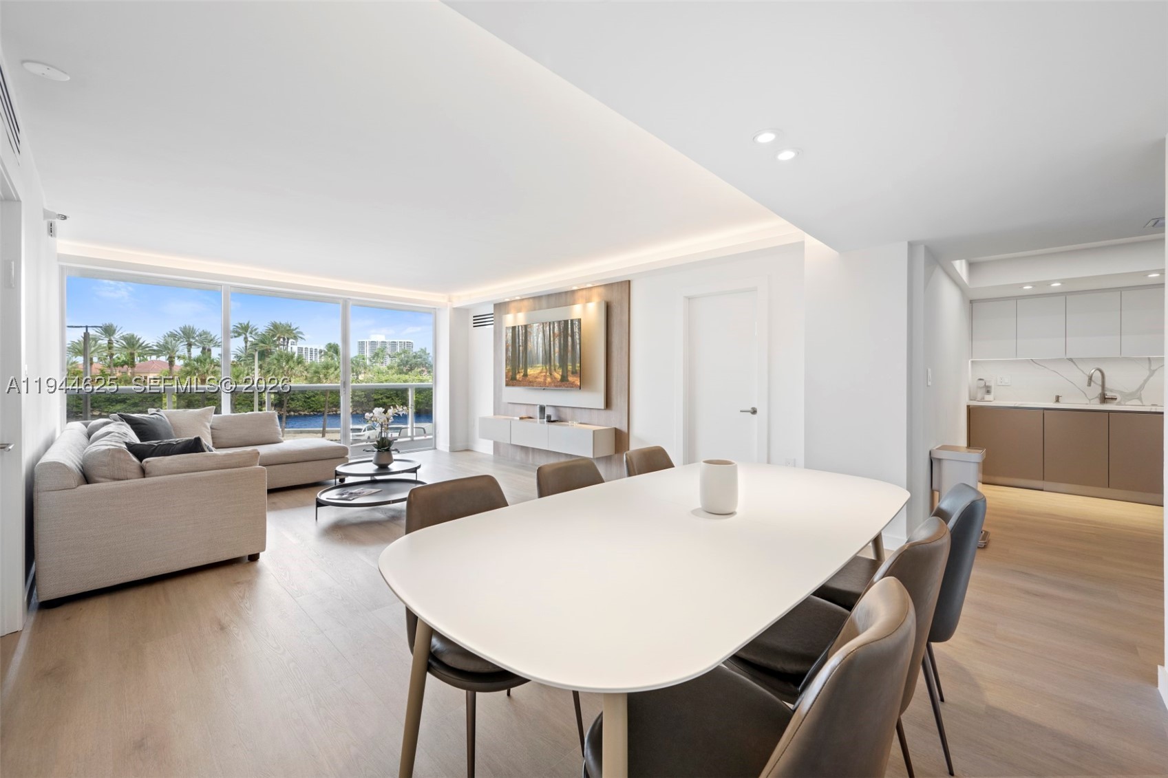 20505 E Country Club Dr 231 — photo