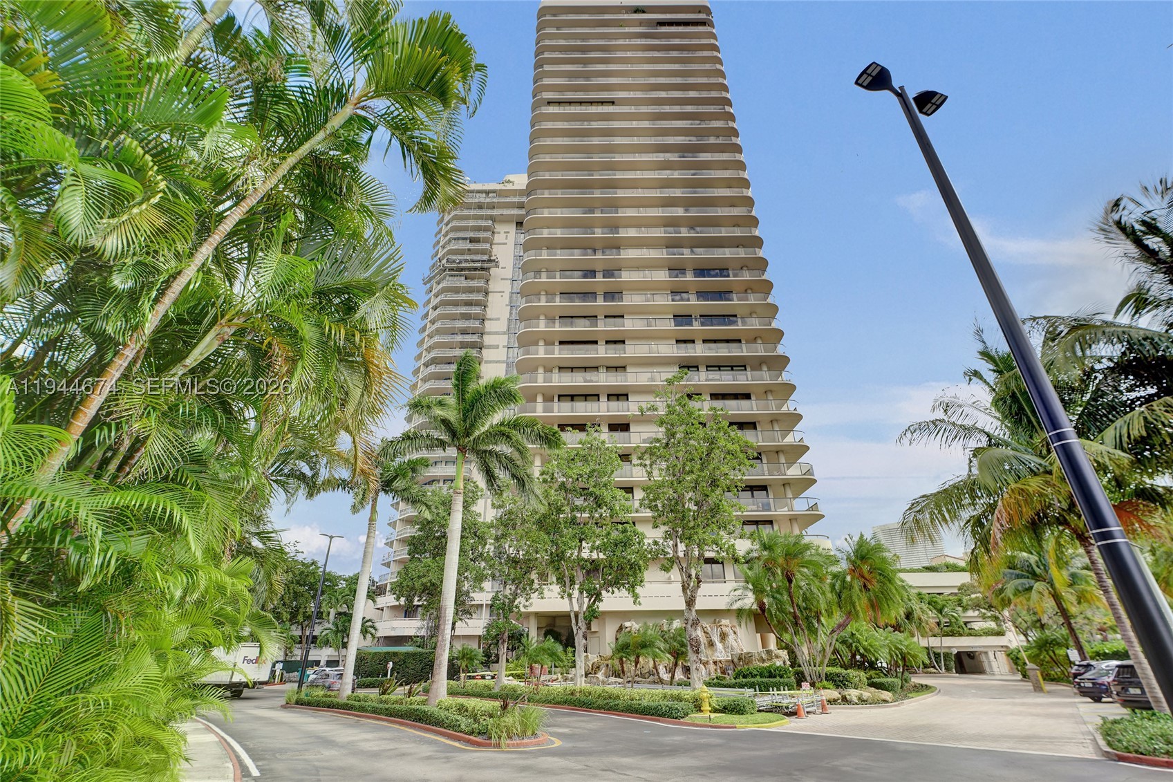 19667 Turnberry Way Unit 12F — photo