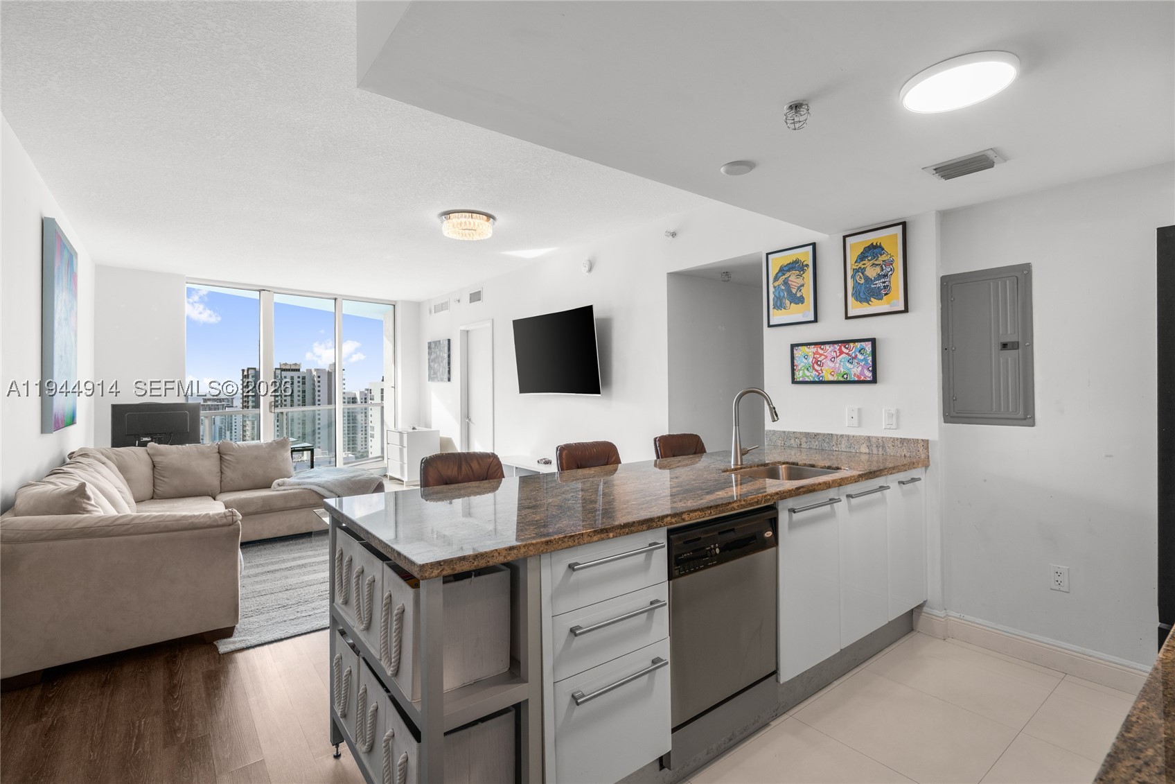 185 SW 7th St Unit 2702 — photo