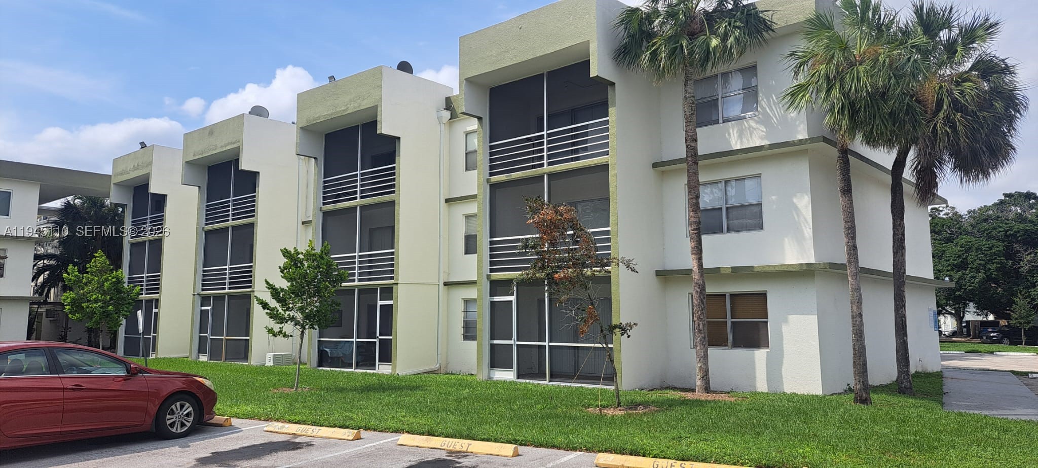 4255 N University Dr 315 — photo