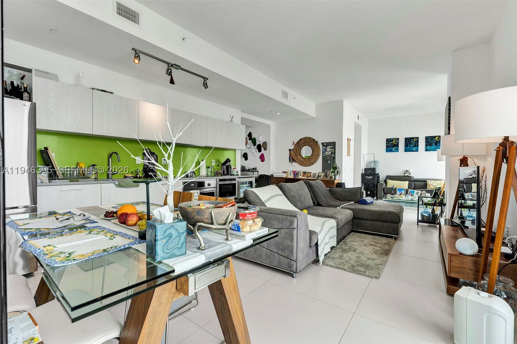 501 NE 31 4305 — photo