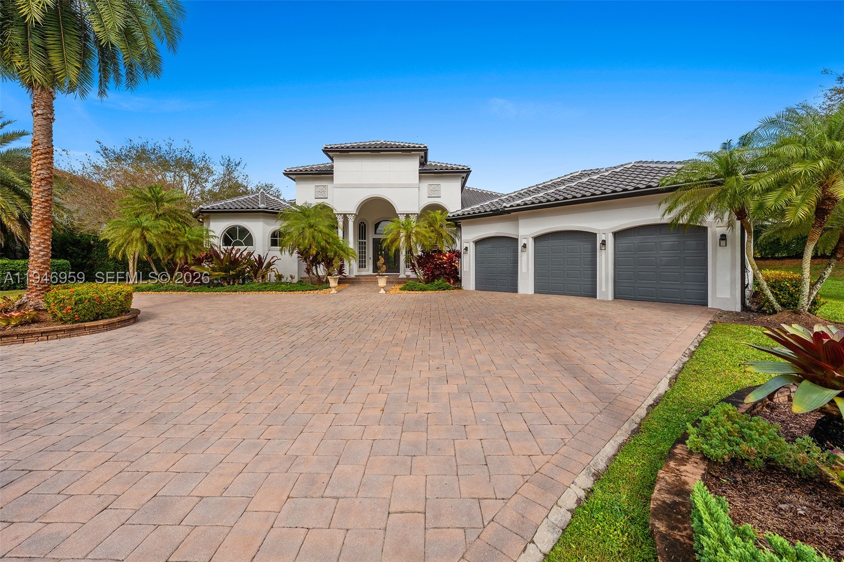 12401 N Stonebrook Cir — photo