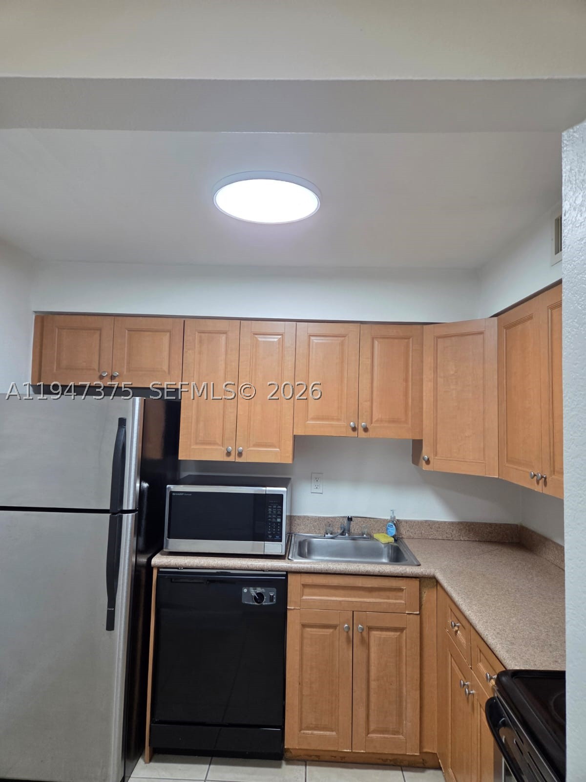 5221 Geneva Way 302 — photo