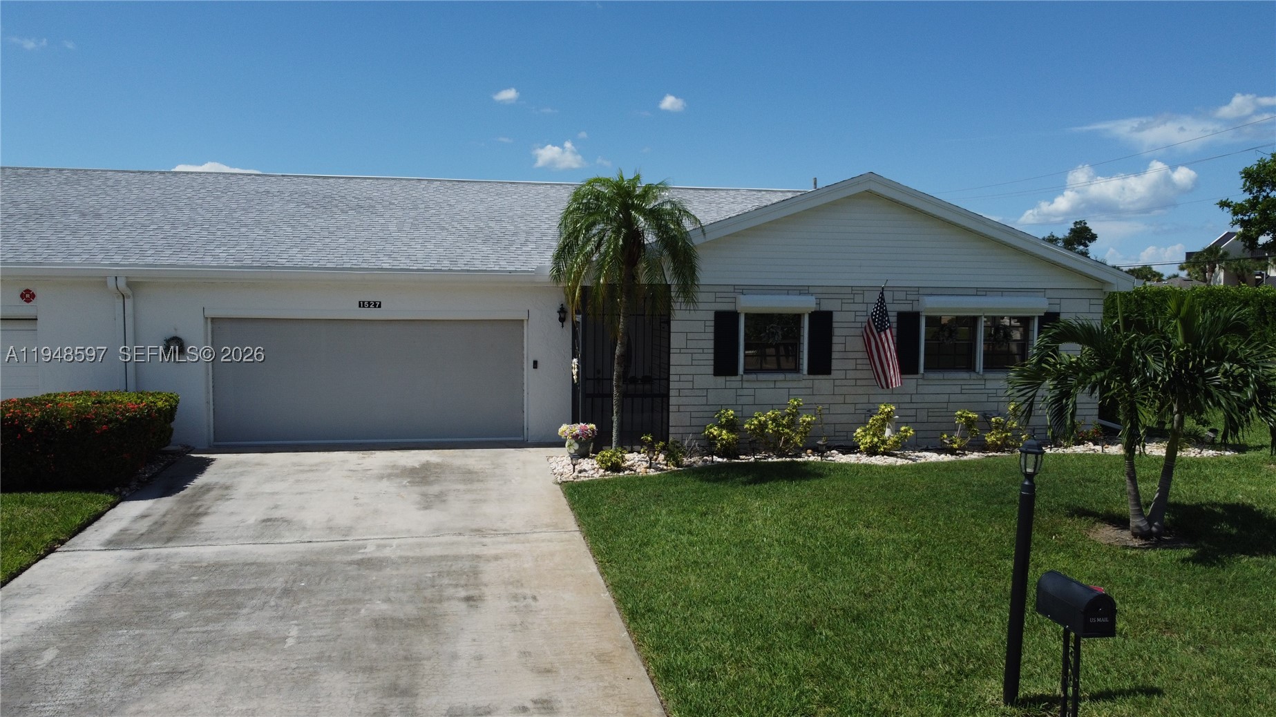 1527 Edgewater Circle — photo