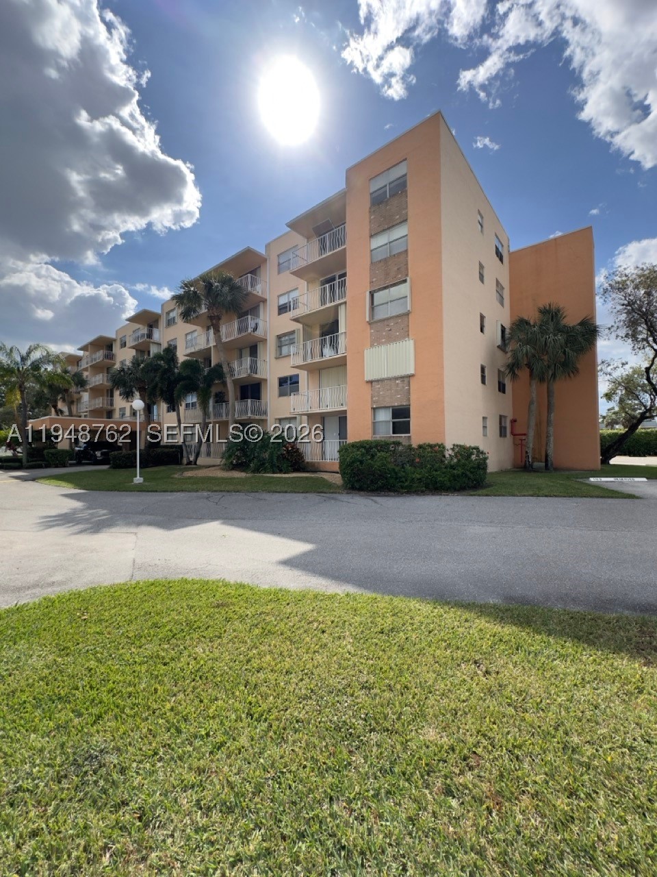 500 Executive Center Dr 2N — photo