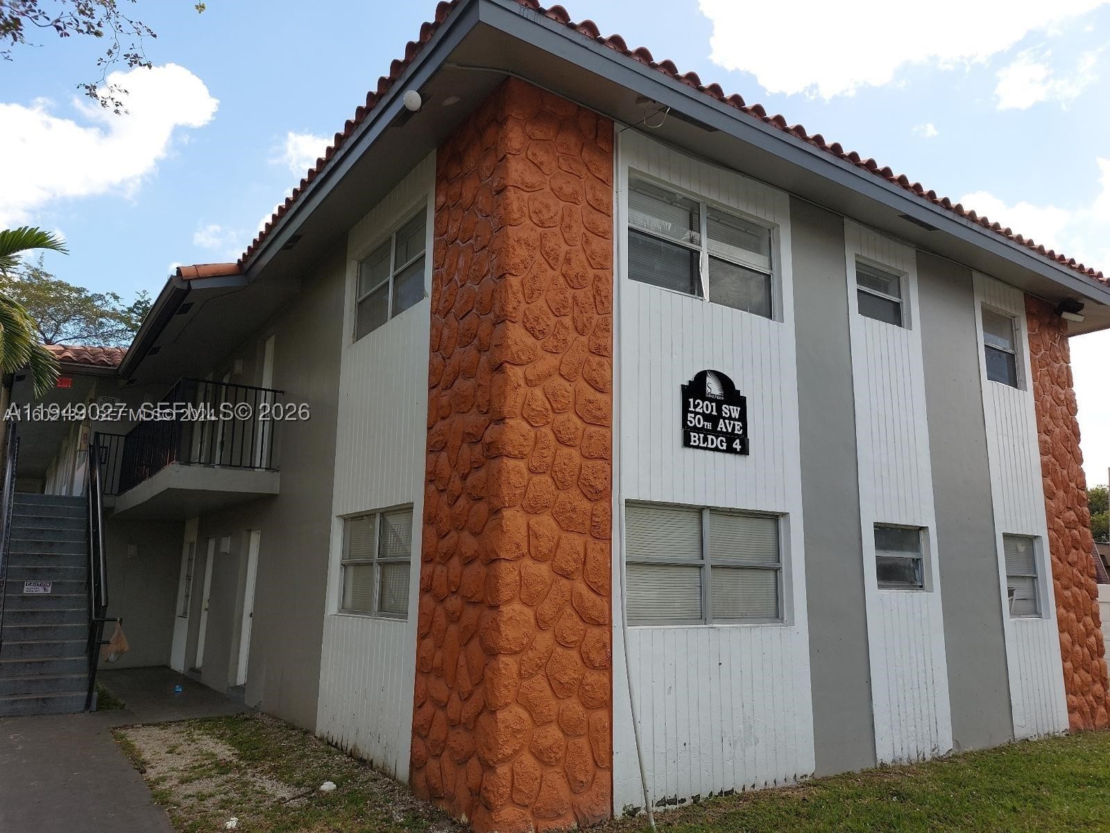 1201 SW 50th Ave 213-4 — photo