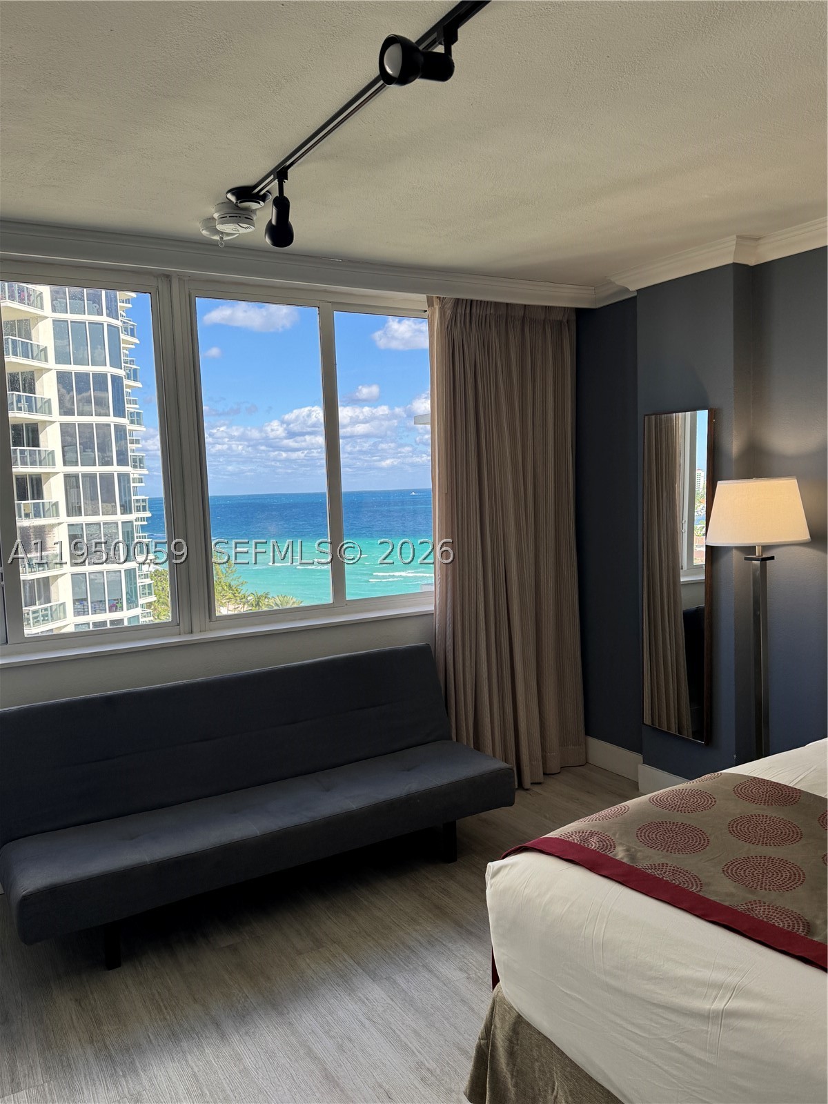 19201 Collins Ave 1018 — photo