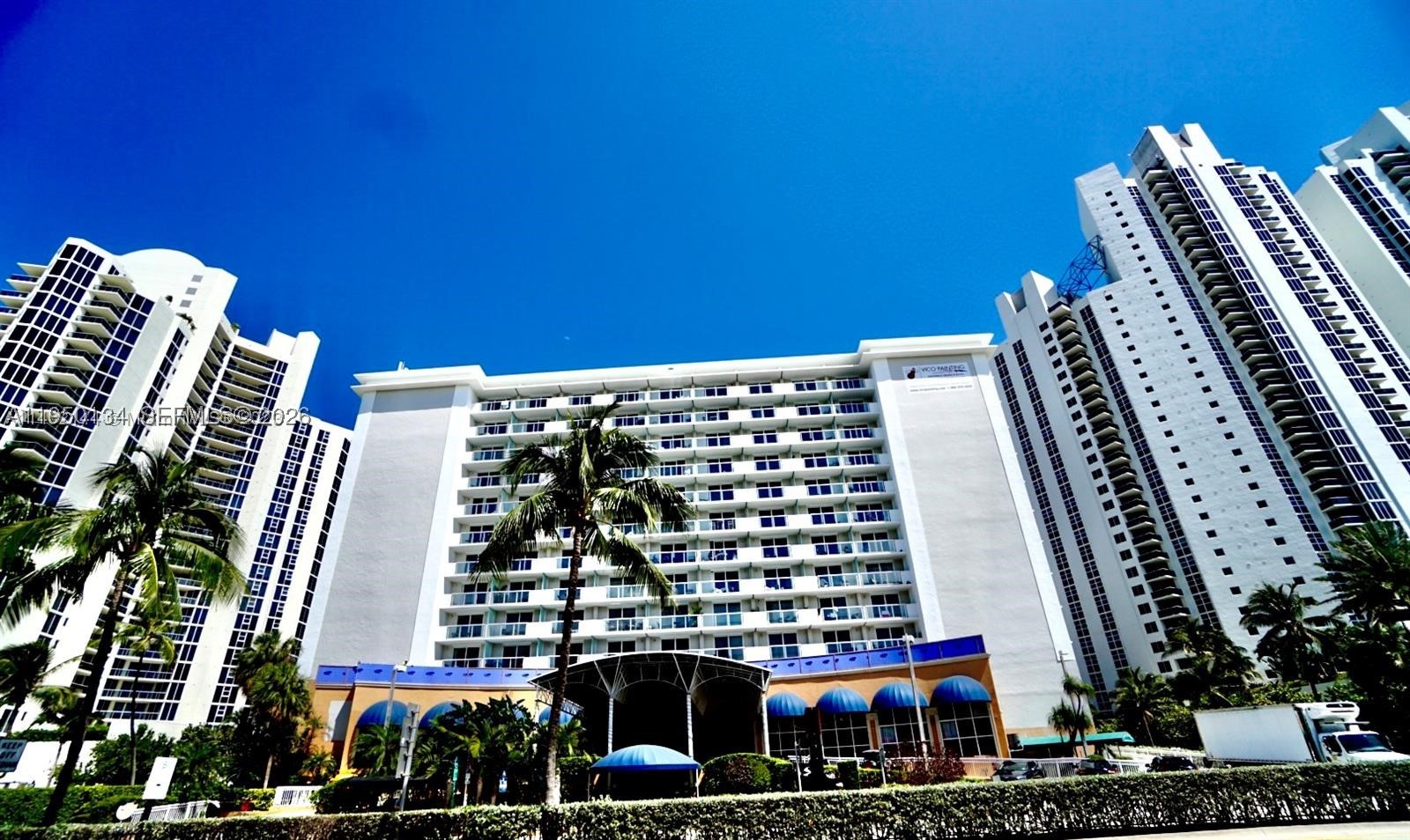 19201 Collins Ave Unit 1033 — photo