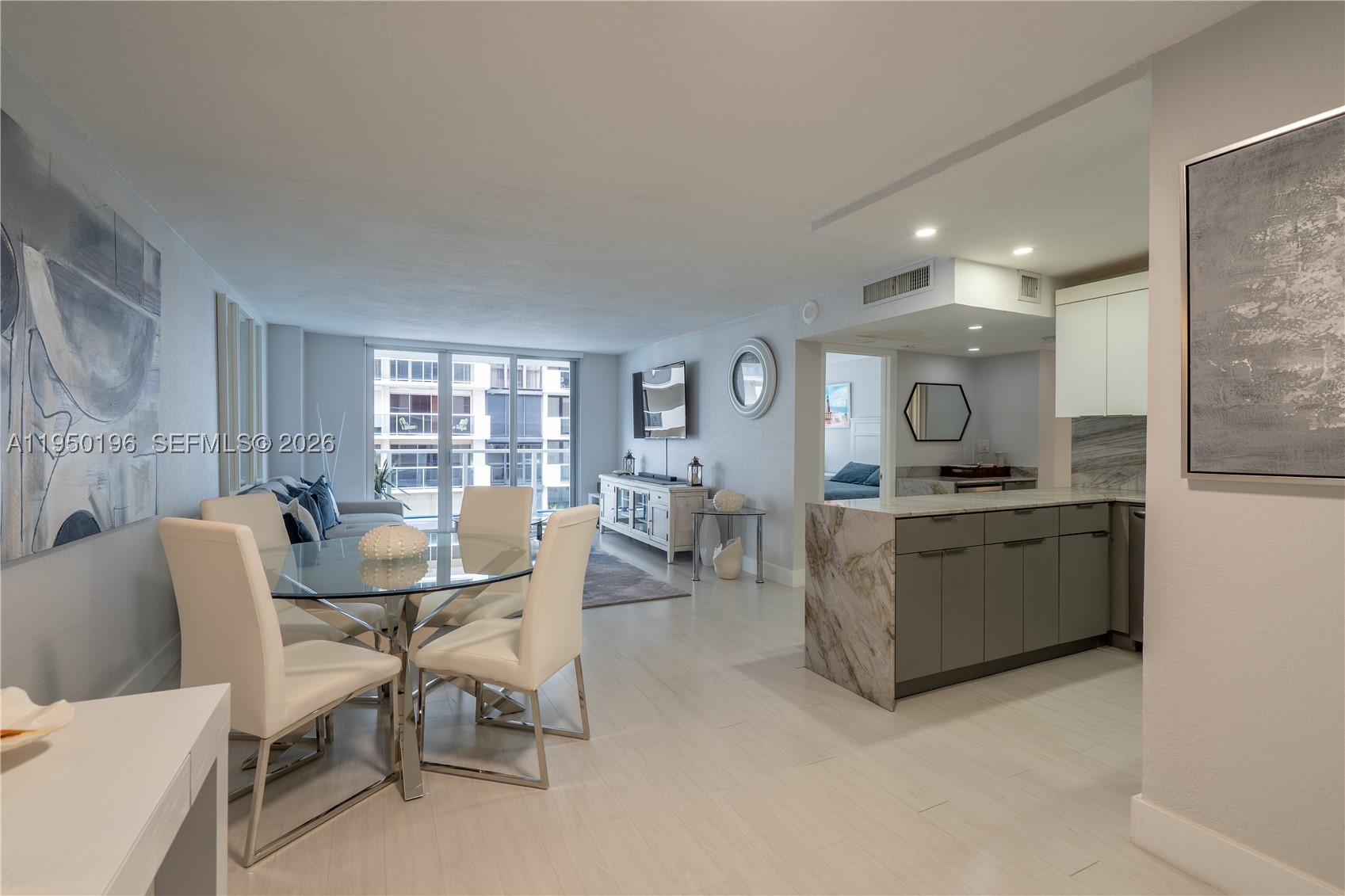 5701 Collins Ave Unit 1417 — photo