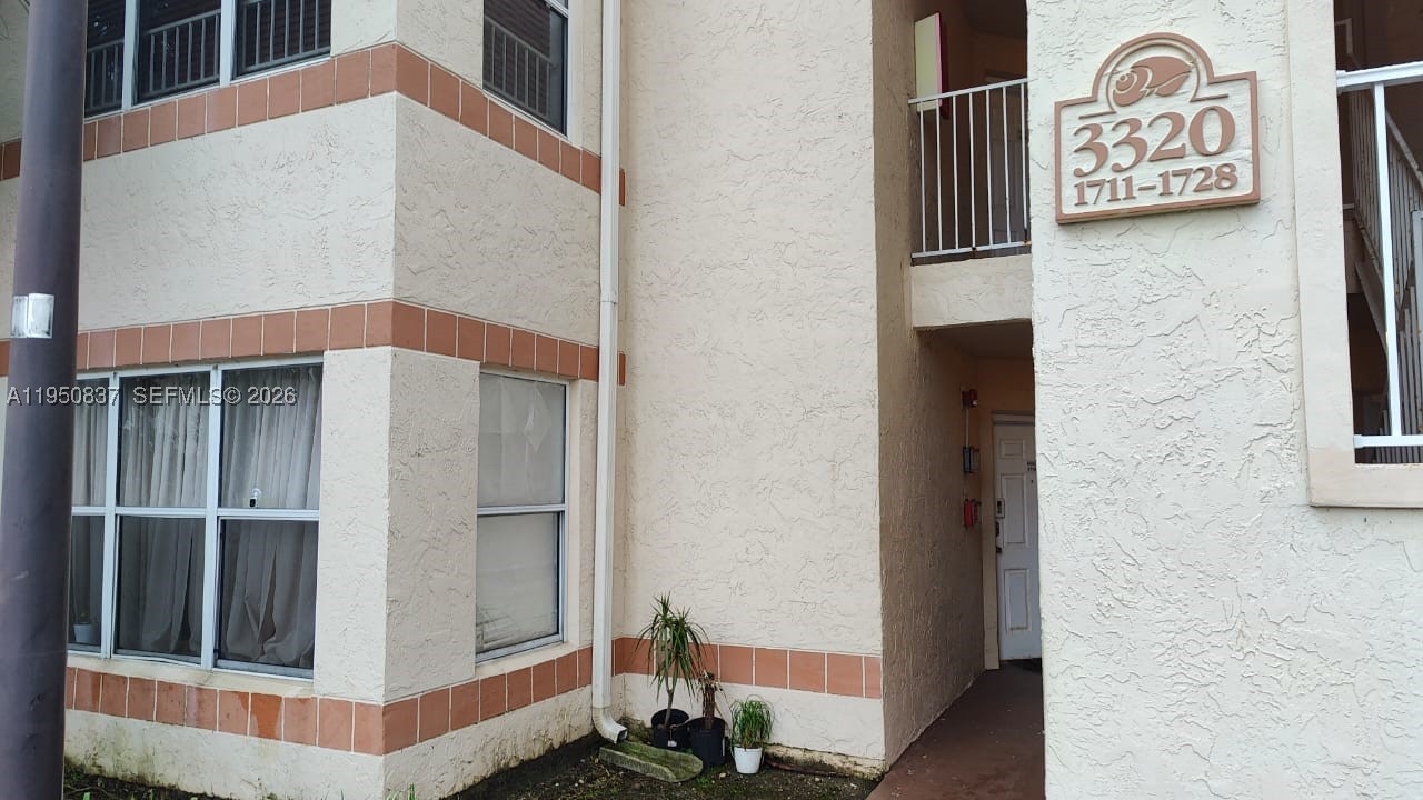 3320 N Pinewalk Dr N 1715 — photo