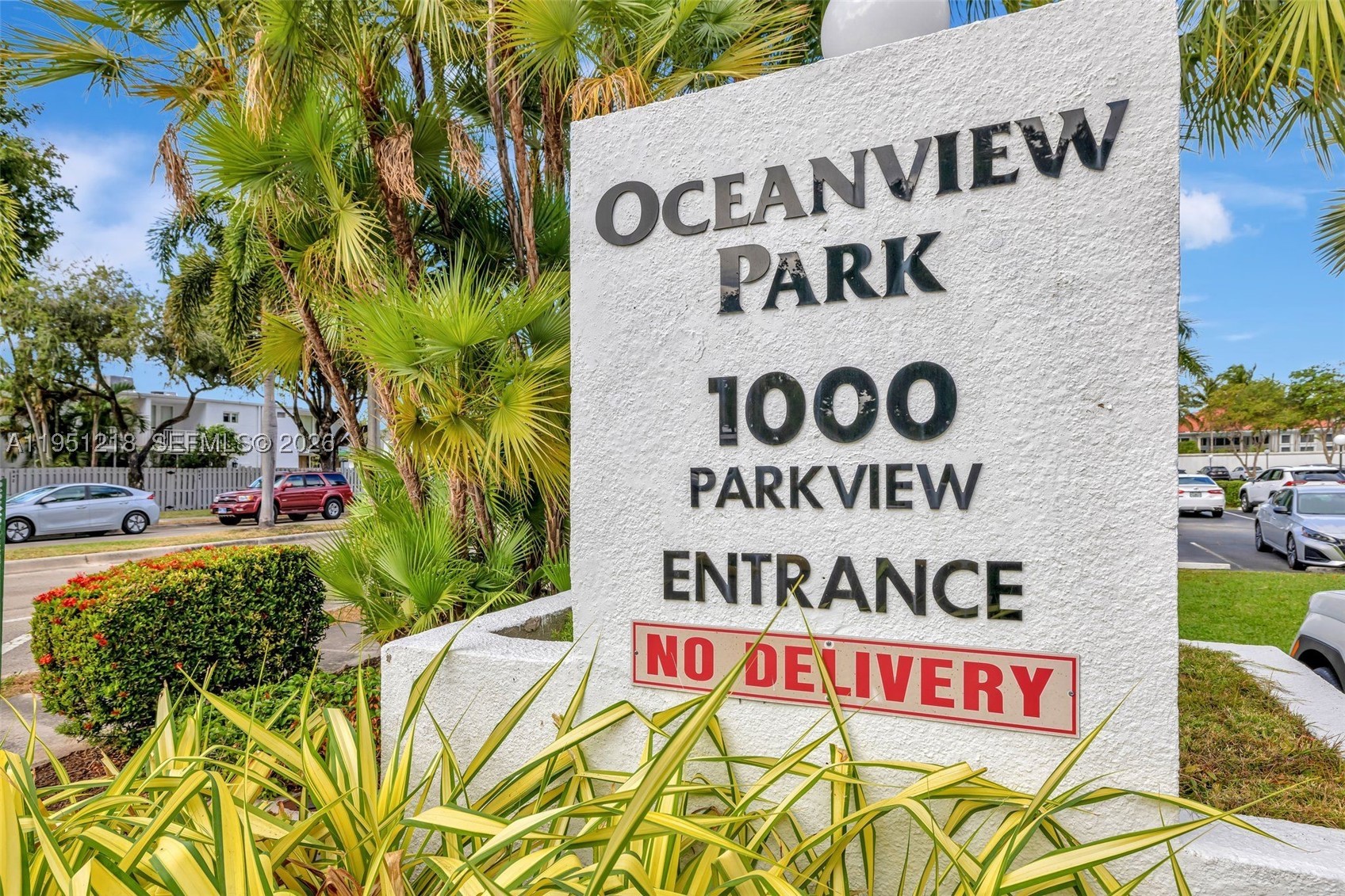 1000 Parkview Dr 806 — photo