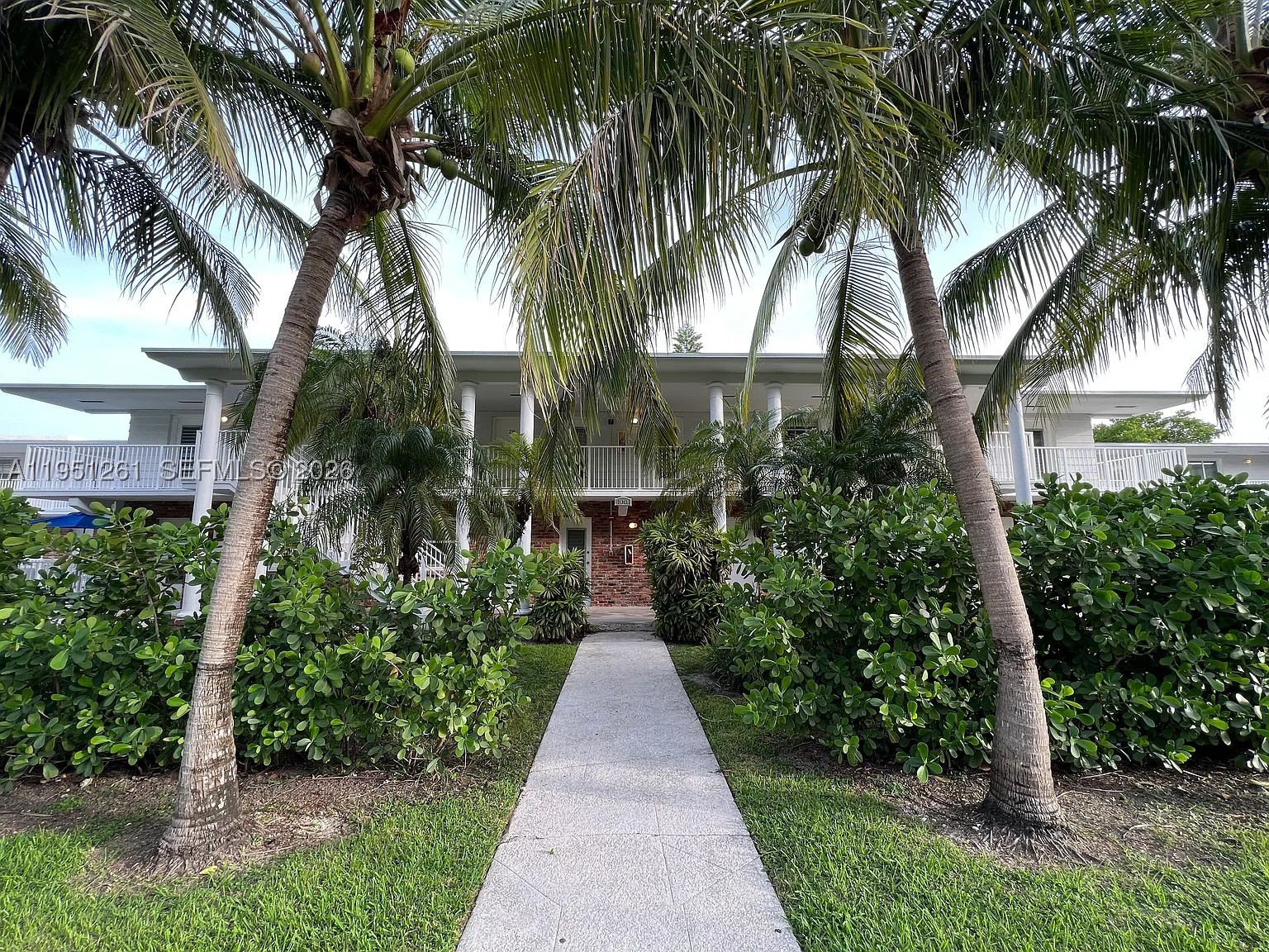 100 Sunrise Dr 5 — photo
