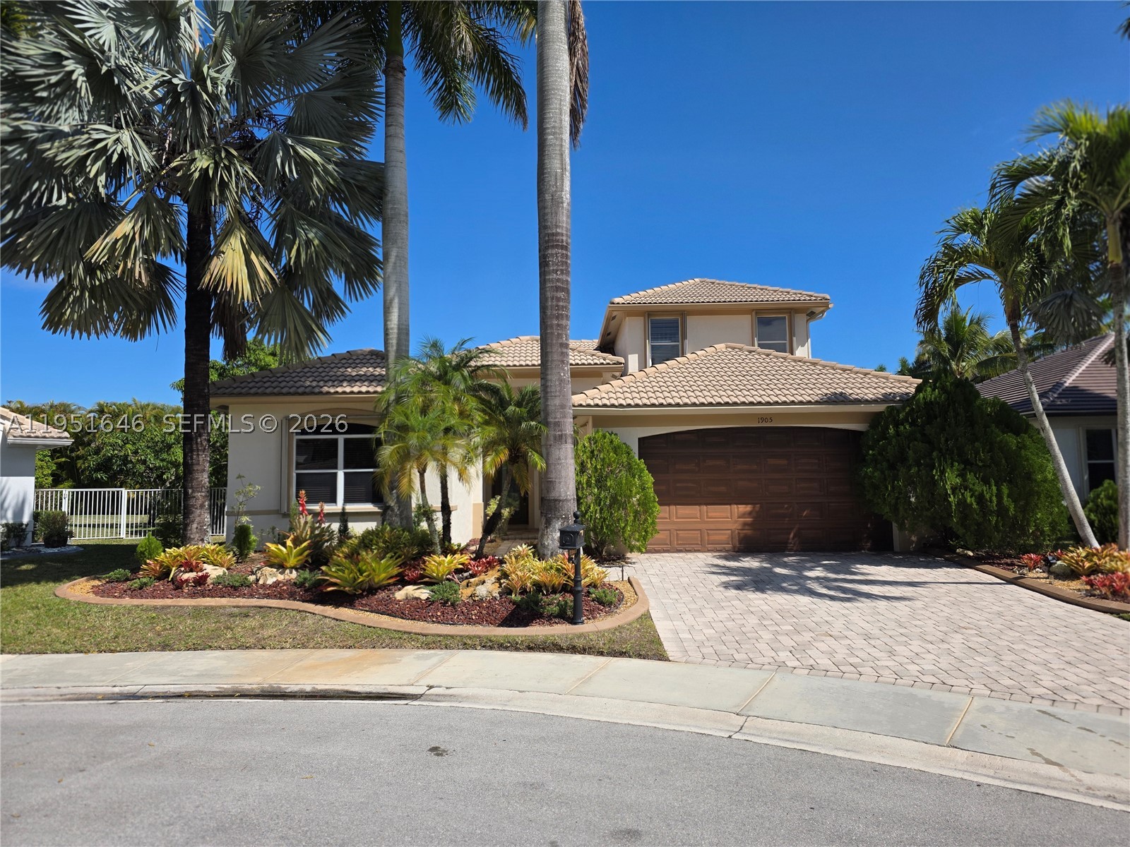 1905 Harbor View Cir — photo