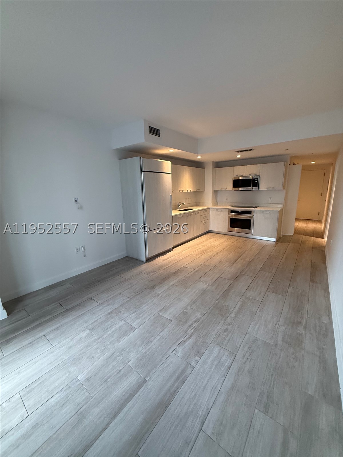 45 SW 9th St 1004 — photo