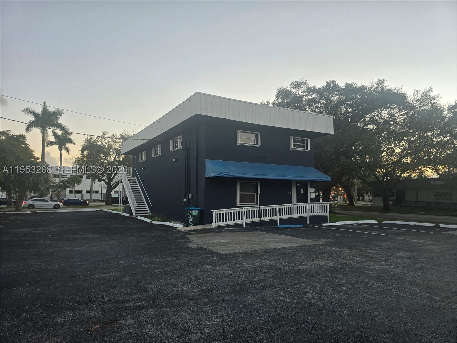 2555 Polk St — photo