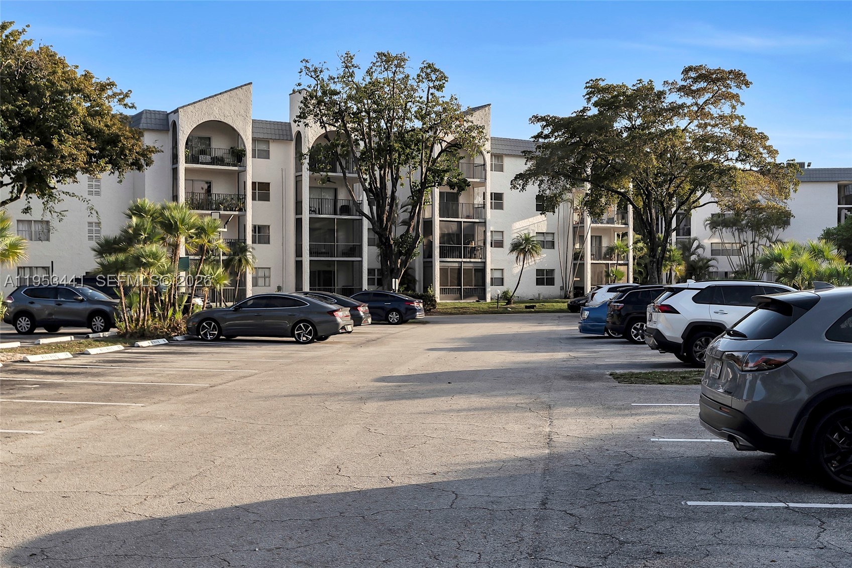 3300 Spanish Moss Ter 106 — photo