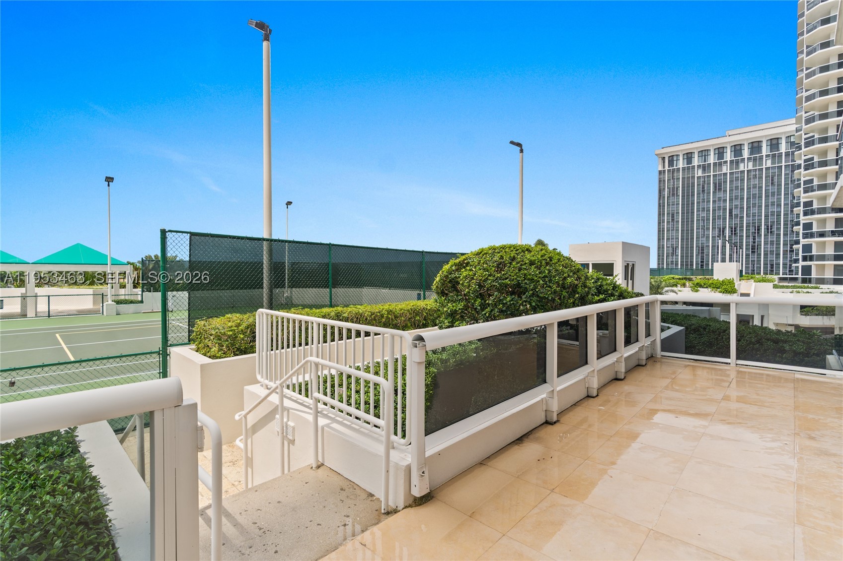 4775 Collins Ave 507 — photo