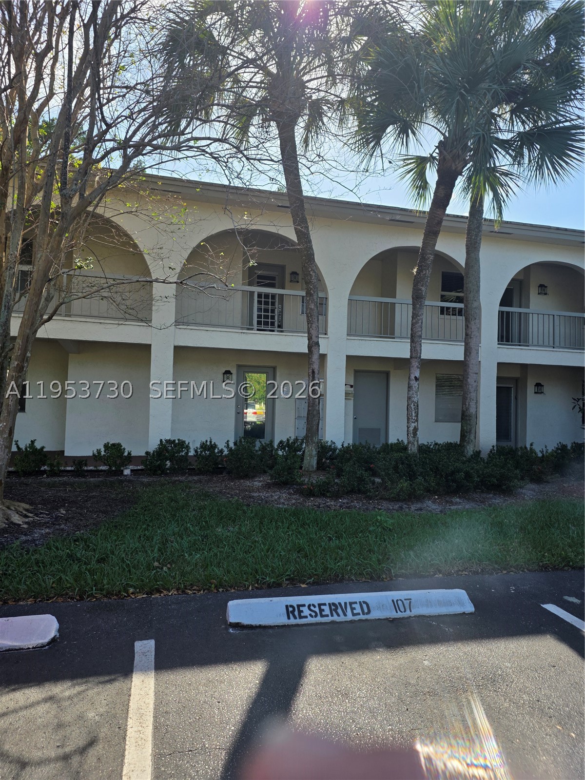 2612 Nassau Bnd E2 — photo