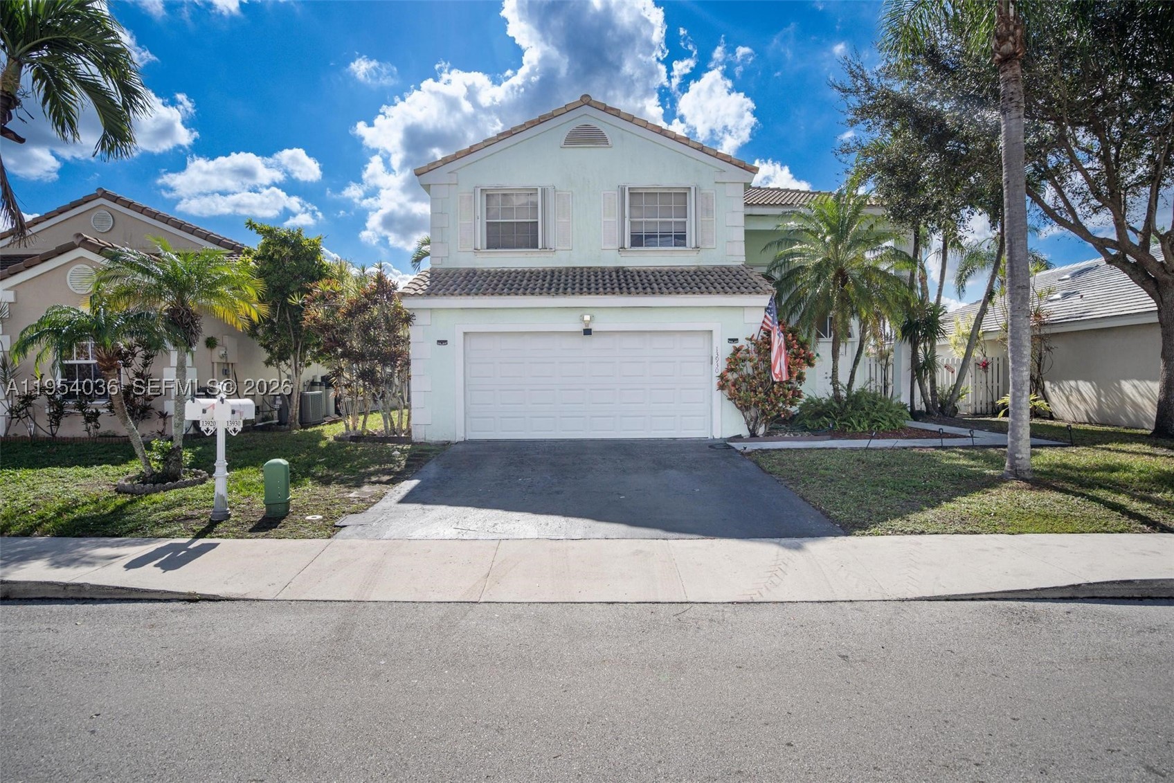 13930 Oak Ridge Dr — photo