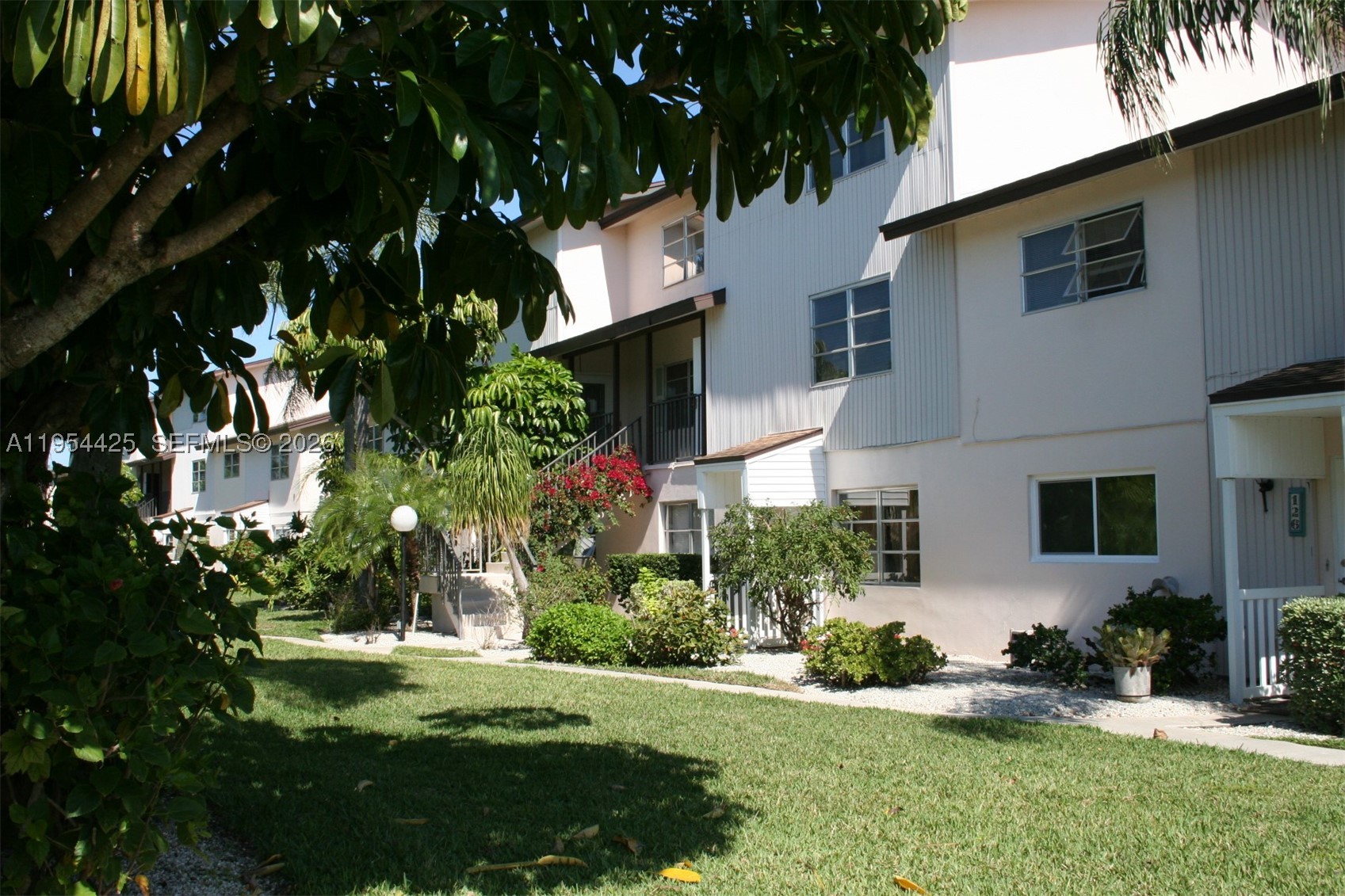 180 E Cypress Way #E230, Naples, FL 34110 — photo 3