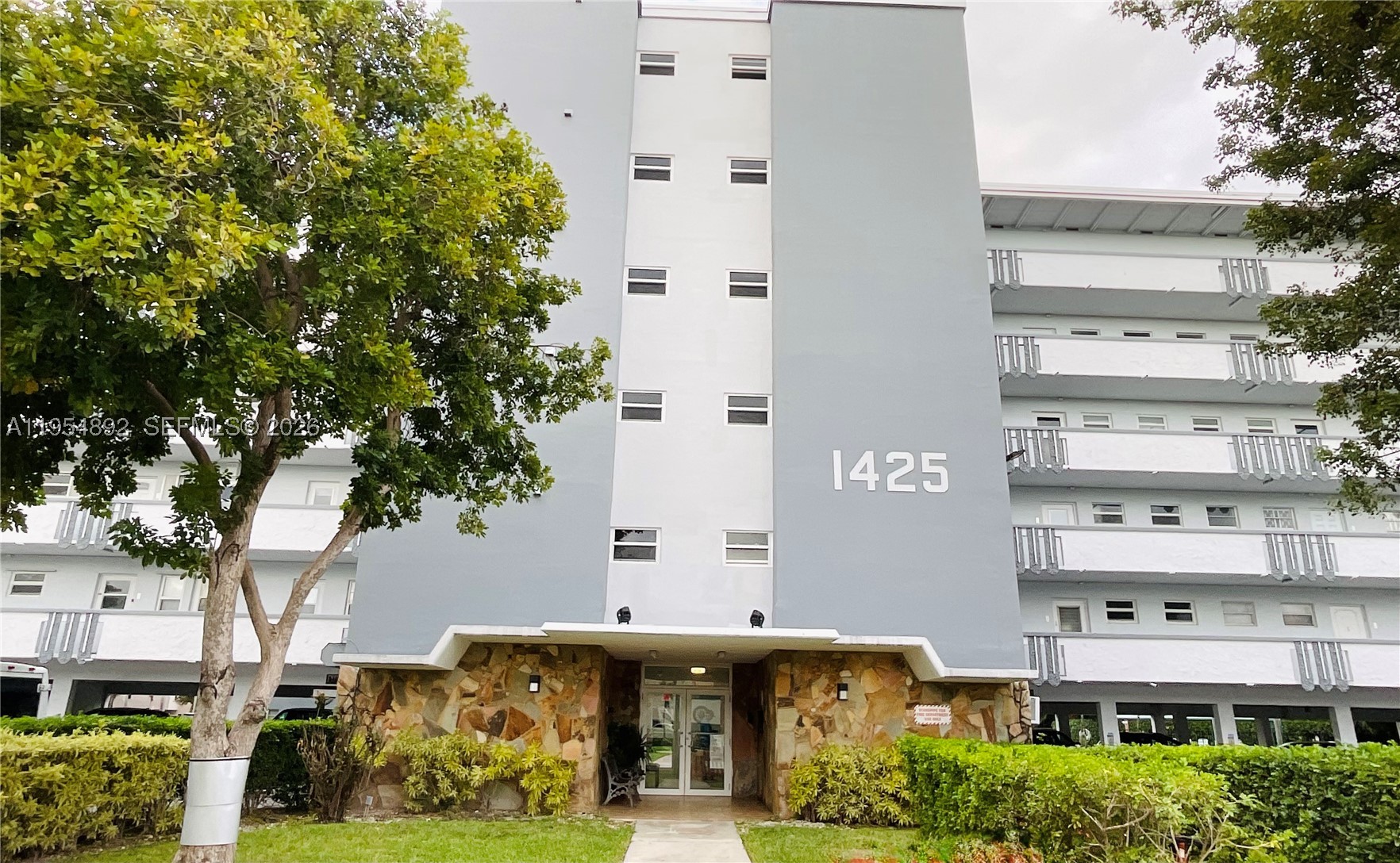 1425 Atlantic Shores Blvd 209 — photo