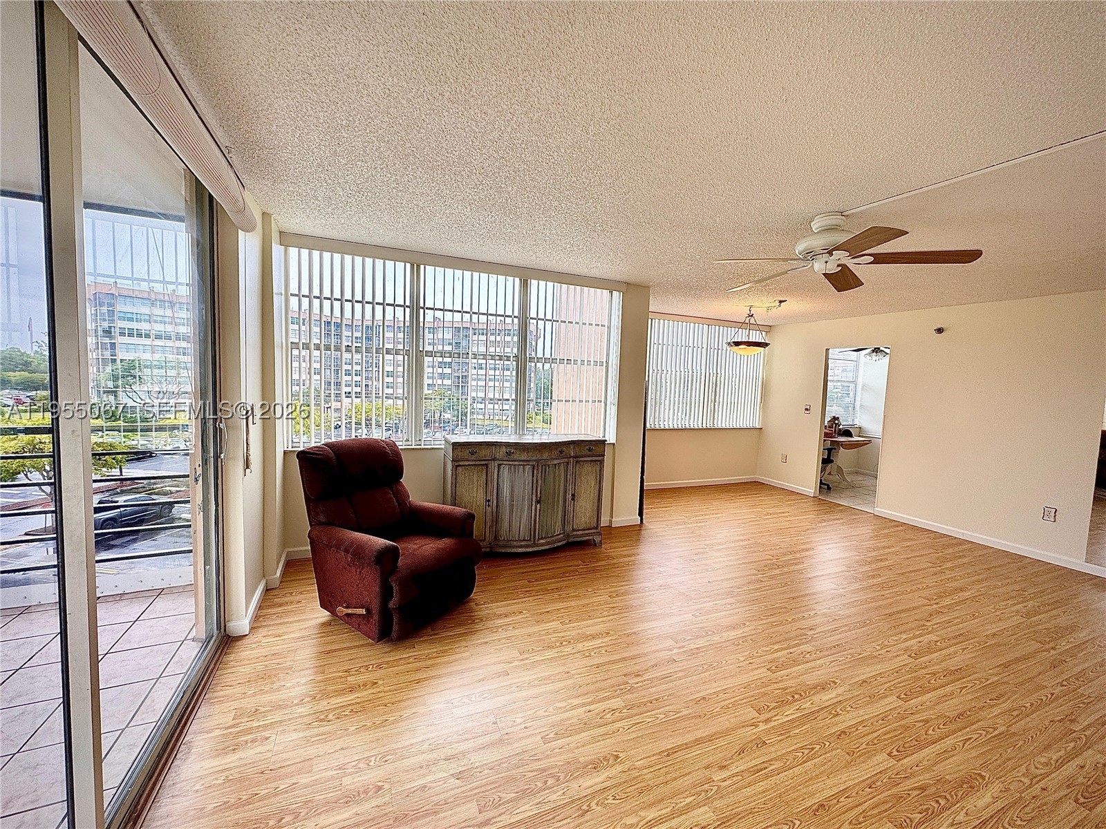 1100 Saint Charles Pl 411 — photo