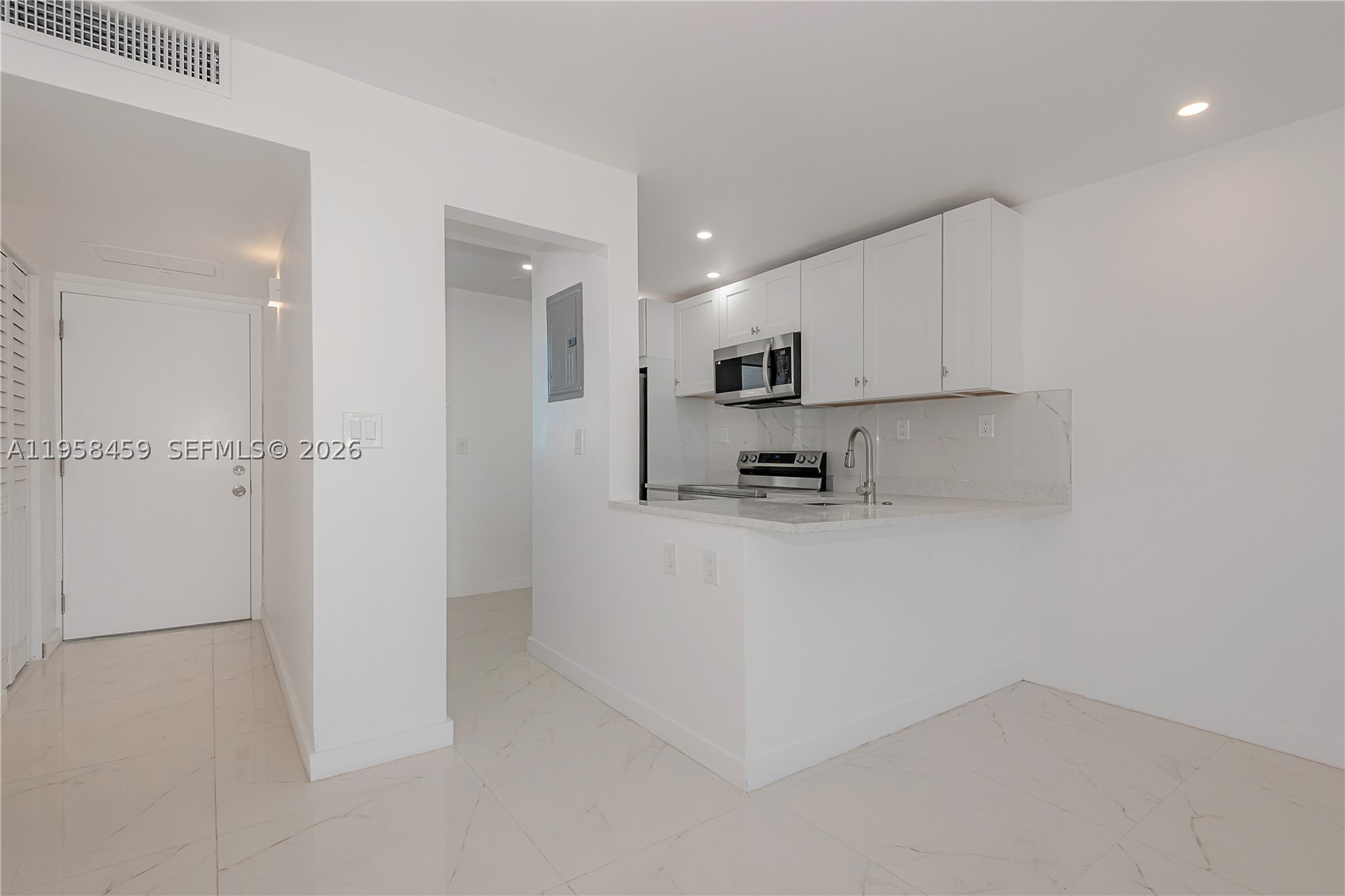 2851 Leonard Dr J405 — photo