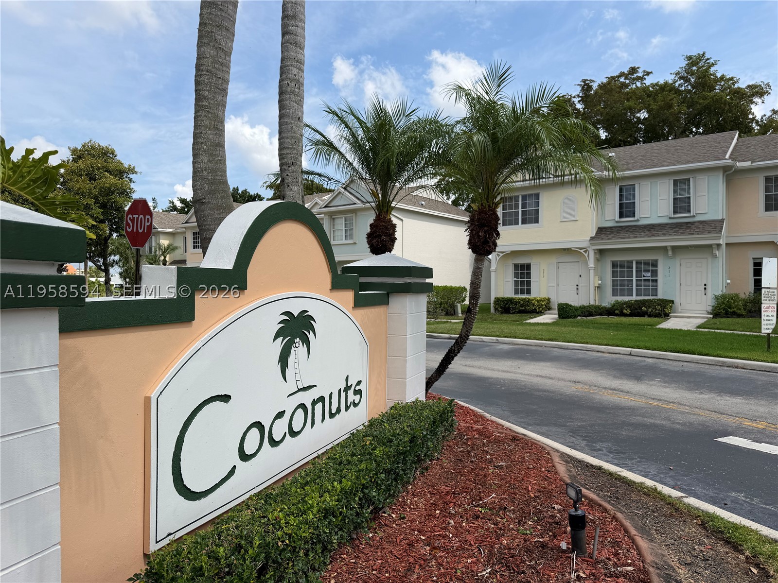 271 Duval Ct — photo