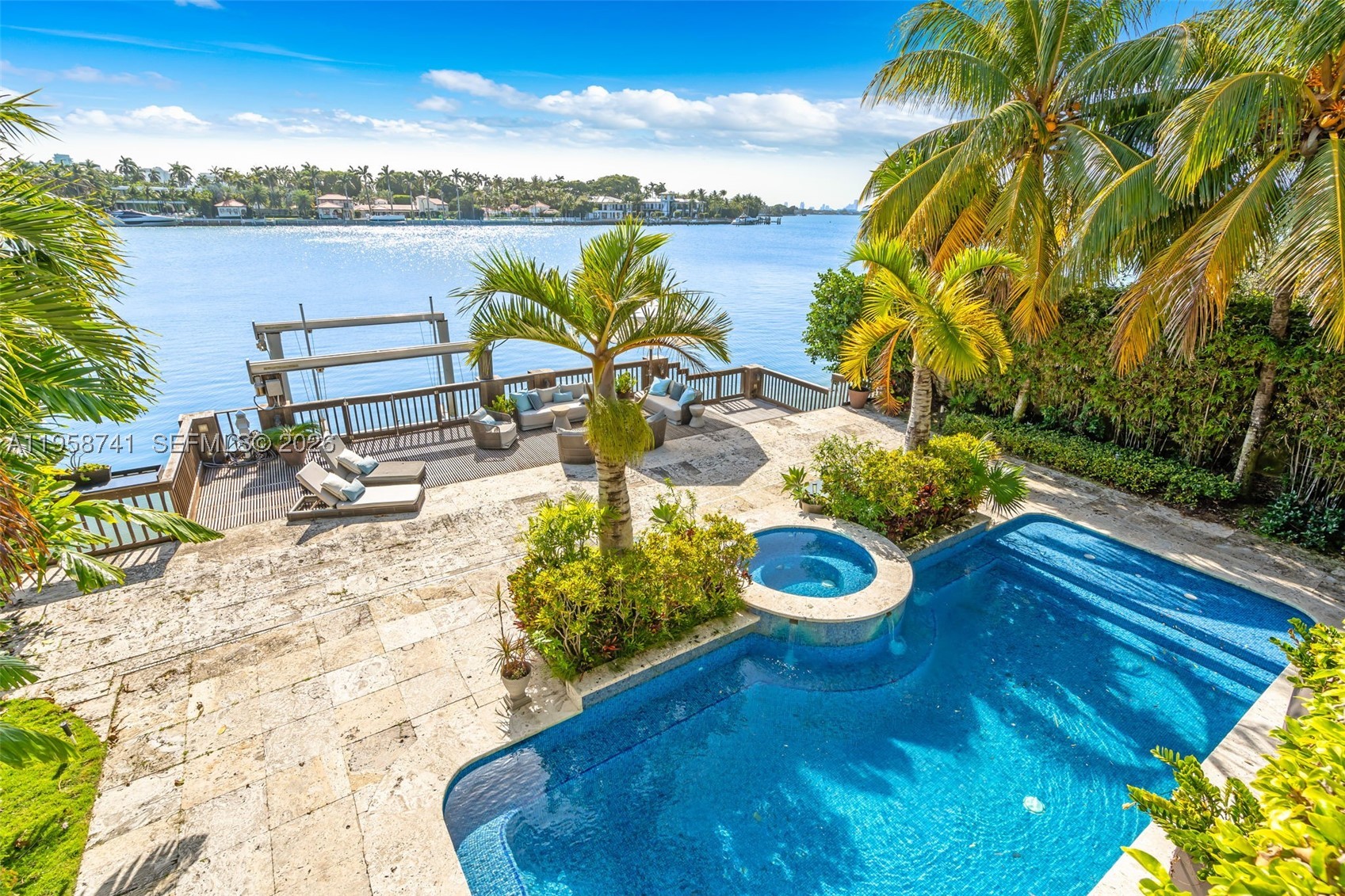 1398 Bay Dr — photo