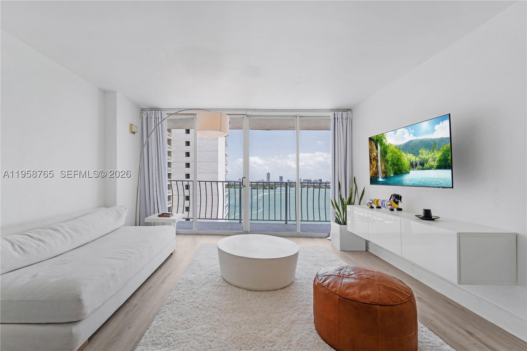 7601 E Treasure Dr 2209 — photo