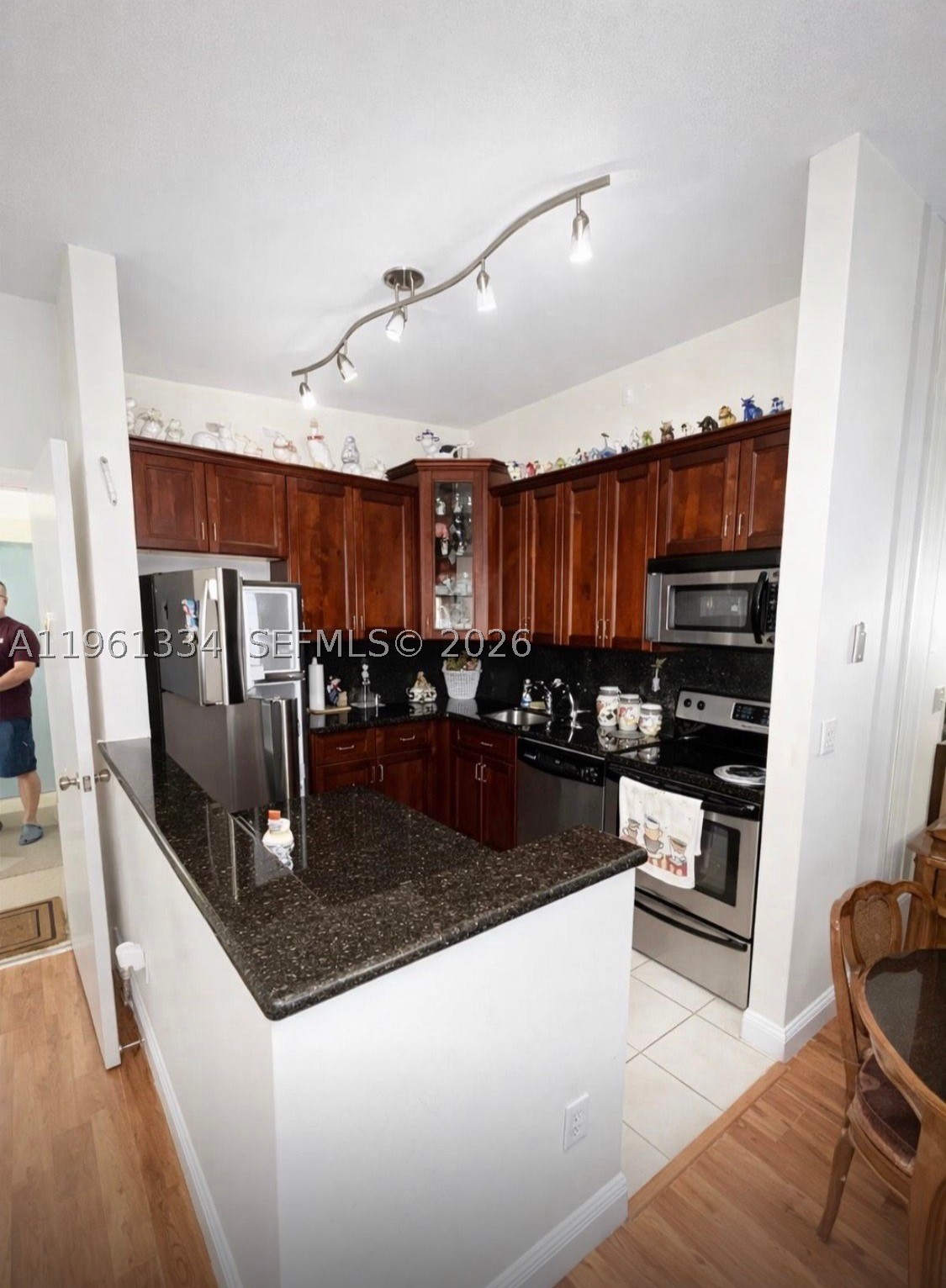 7707 Ashmont Cir 214 — photo