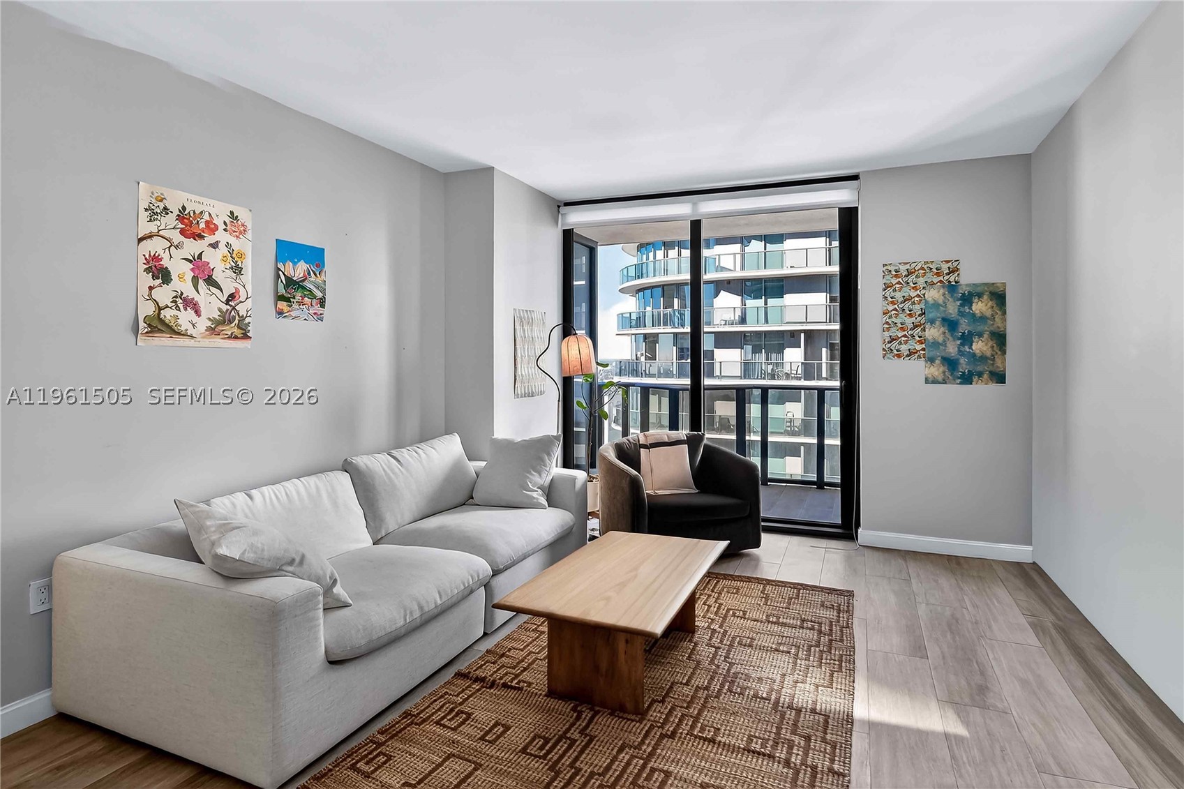 45 SW 9th St 3807 — photo
