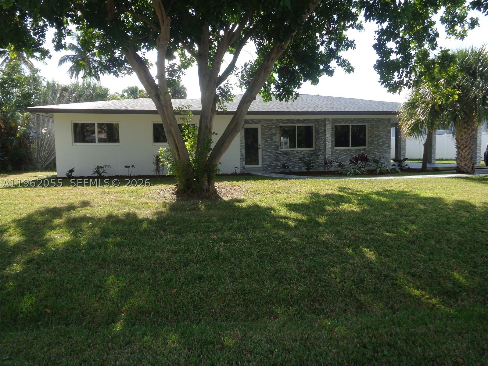 1565 Thumb Point Dr — photo