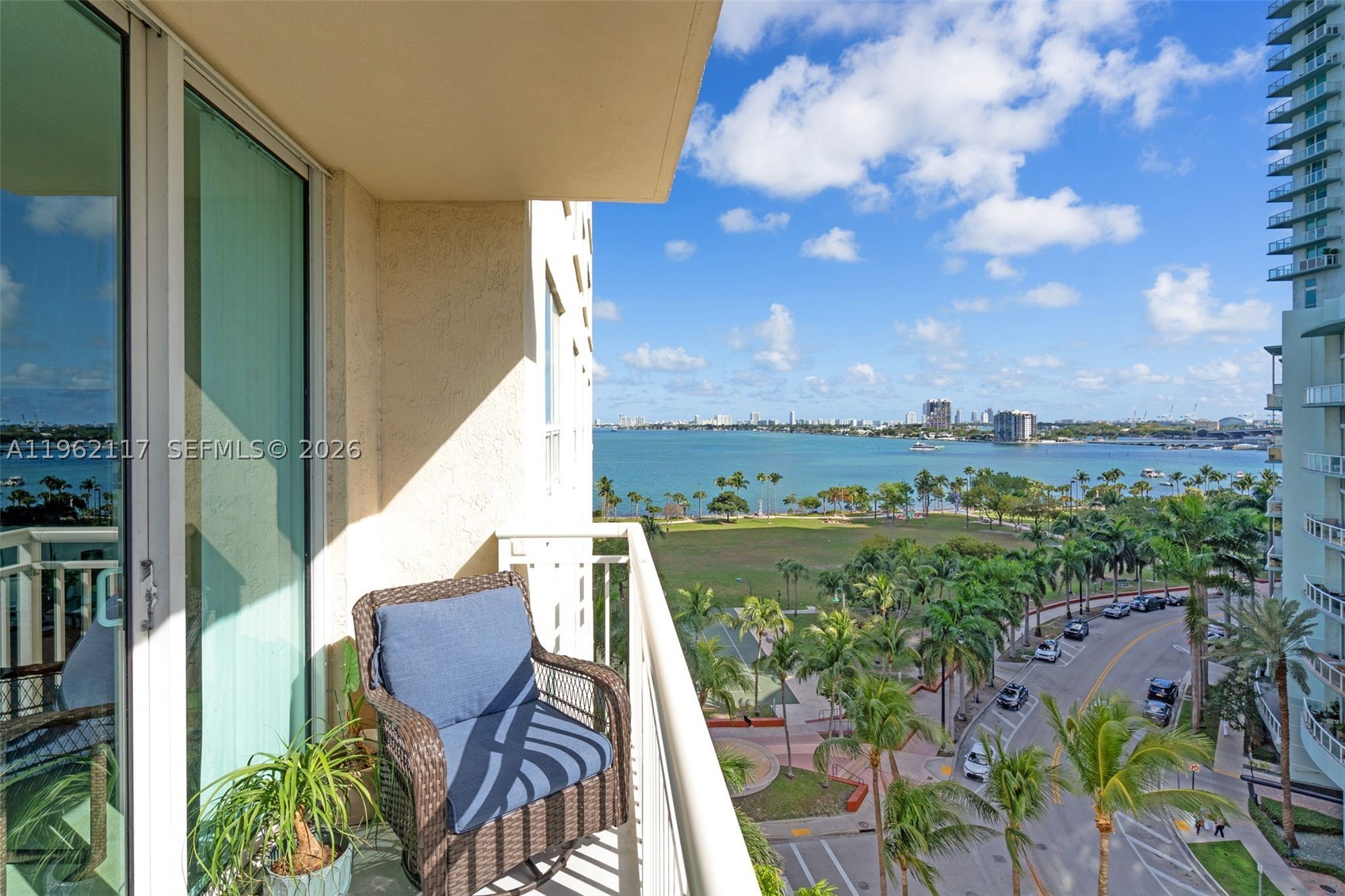 2000 N Bayshore Dr 909 — photo