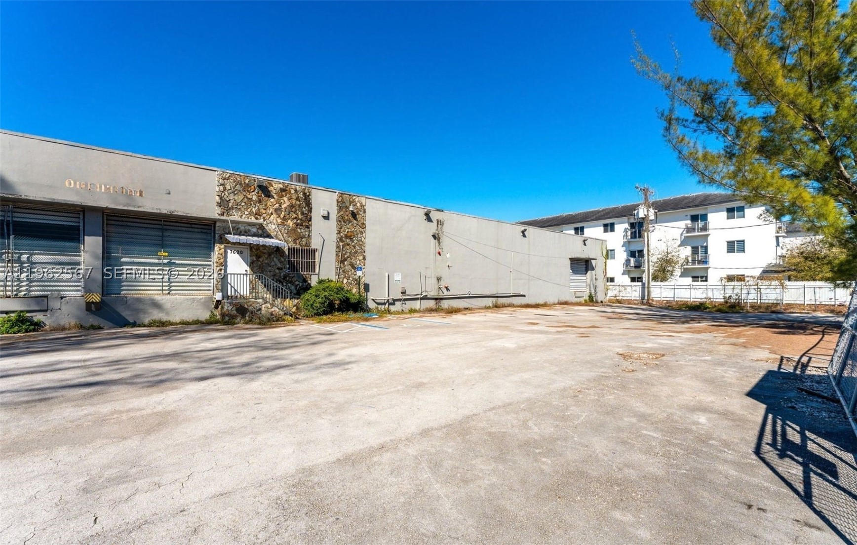 7620 W 2nd Ct — photo