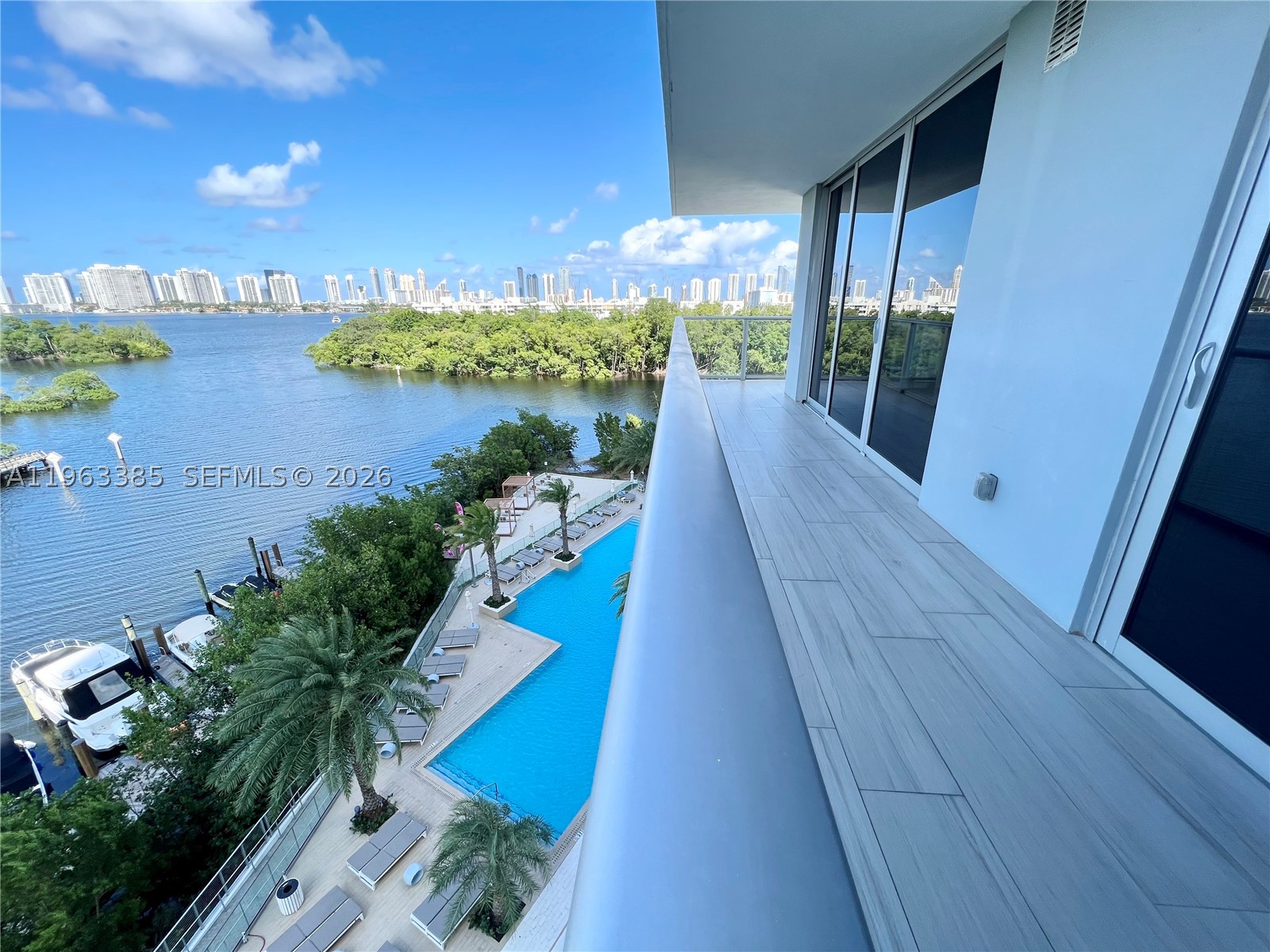 16385 Biscayne Blvd 607 — photo