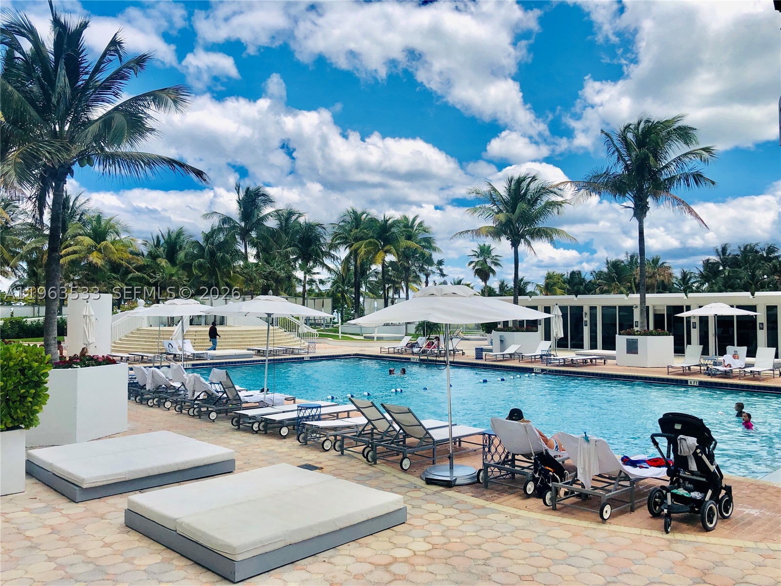 10275 Collins Ave 427 — photo