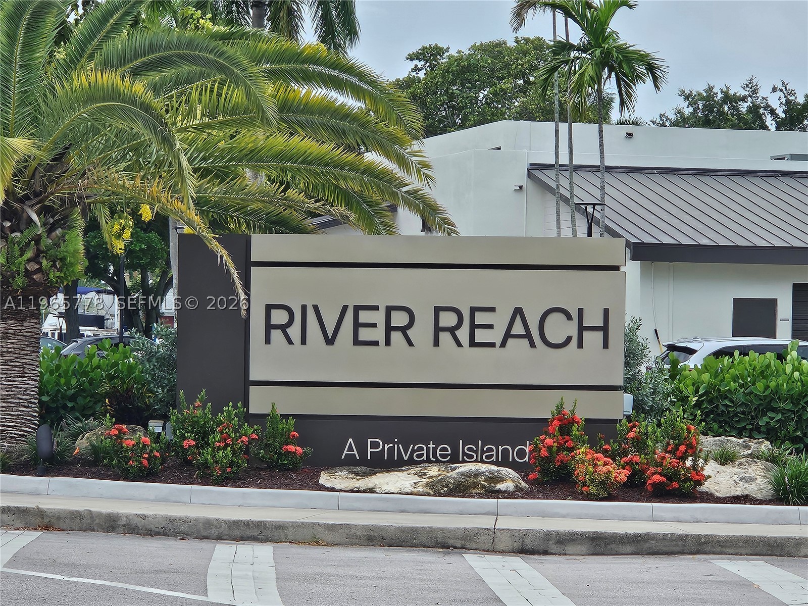1101 River Reach Dr 418 — photo
