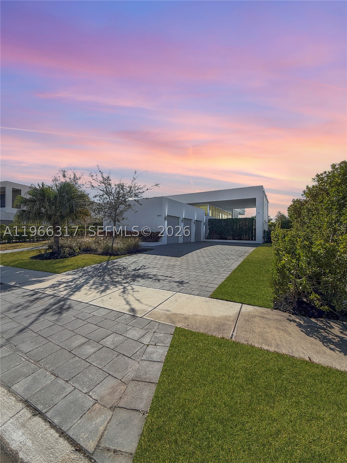 16582 S Botaniko Dr S — photo