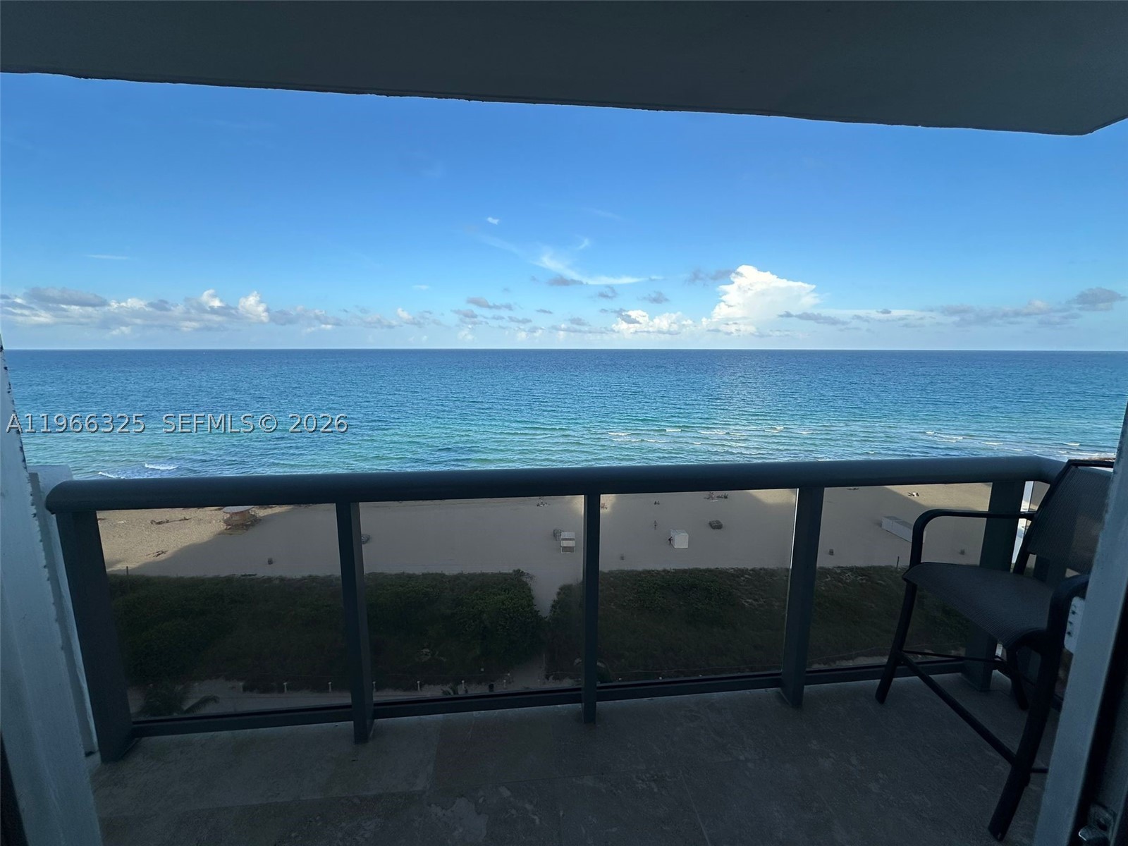 6039 Collins Ave 1517 — photo