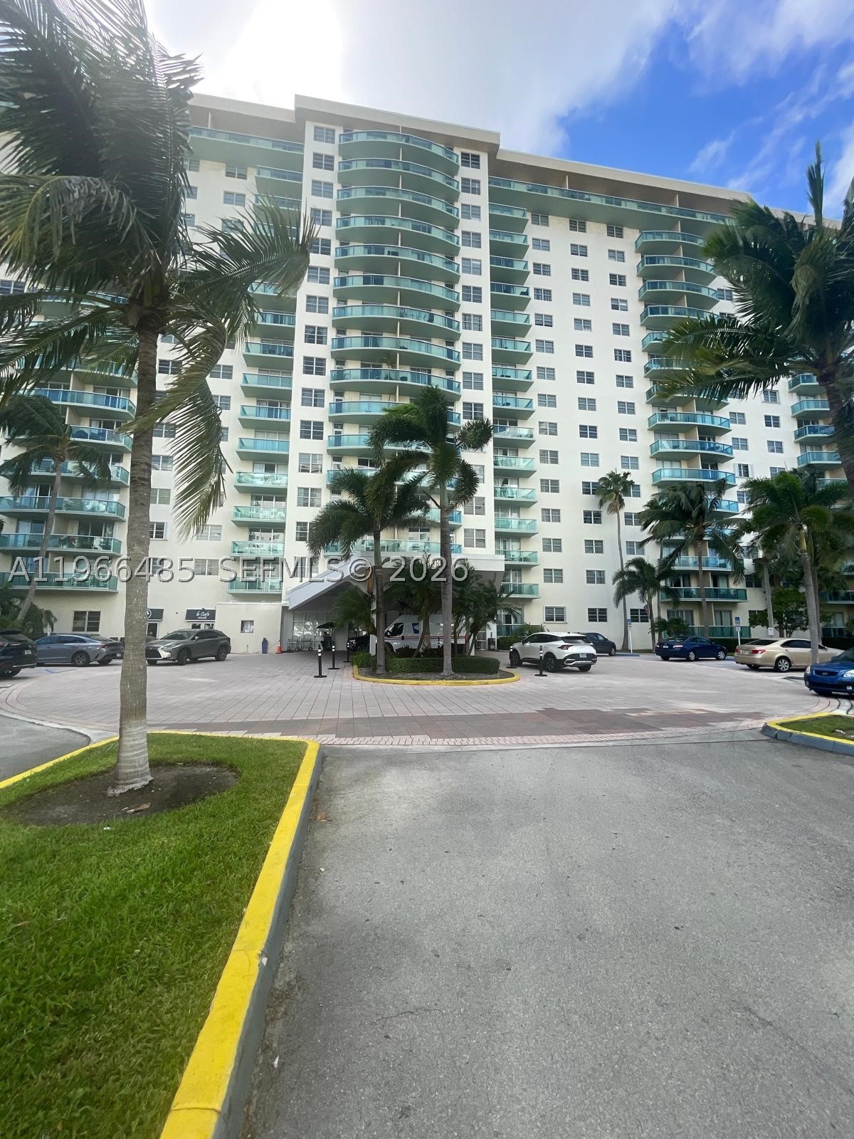 19390 Collins Ave 123 — photo