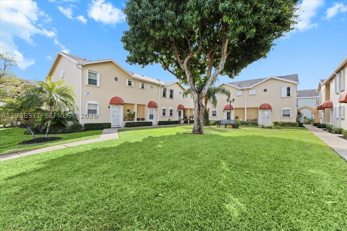 307 Waterside Dr — photo